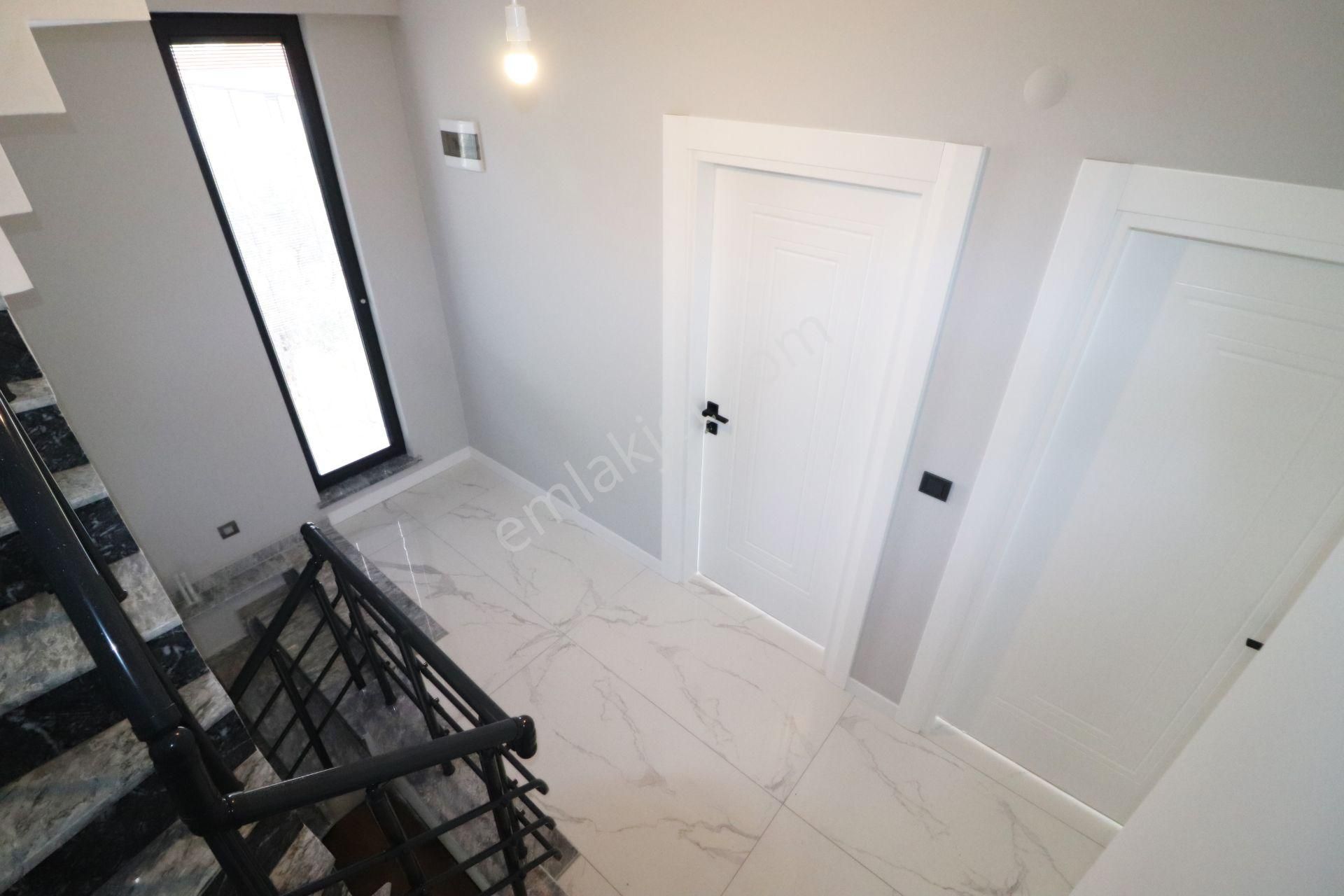 Irmaksudan Güre De Deniz Ve Doğa Manzaralı Bahçe Kullanımlı 3+1 Villa - Görsel 17