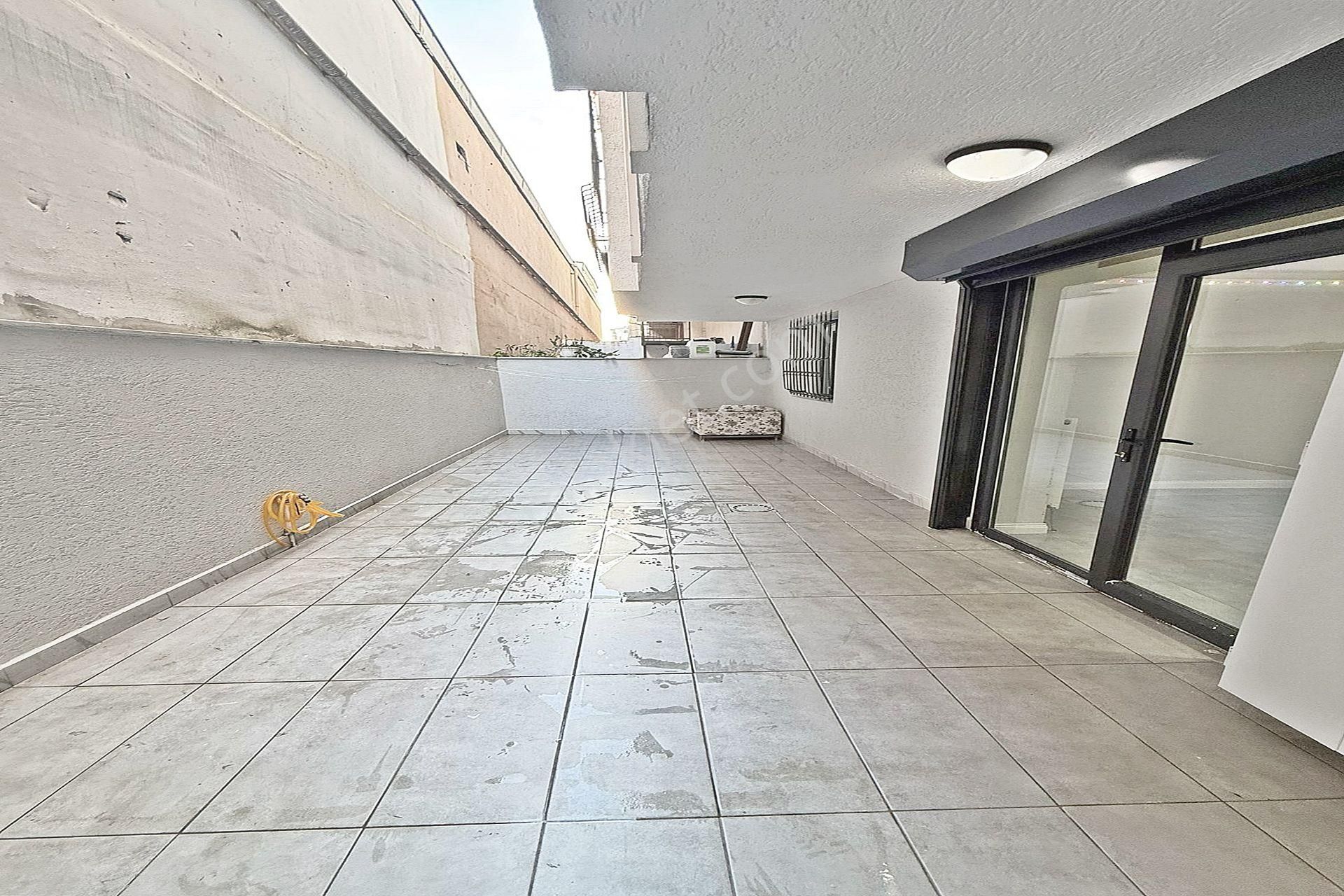 Bahçeşehir Lokasyonunda Modern Tasarımlı Satılık 2+1 Daire - Görsel 22