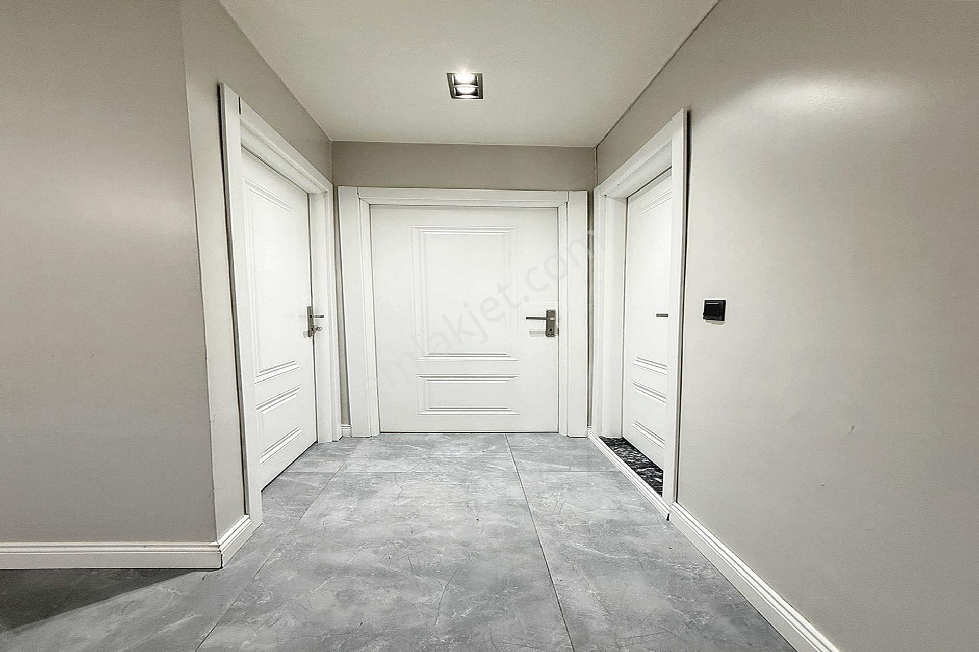 Bahçeşehir Lokasyonunda Modern Tasarımlı Satılık 2+1 Daire - Görsel 19