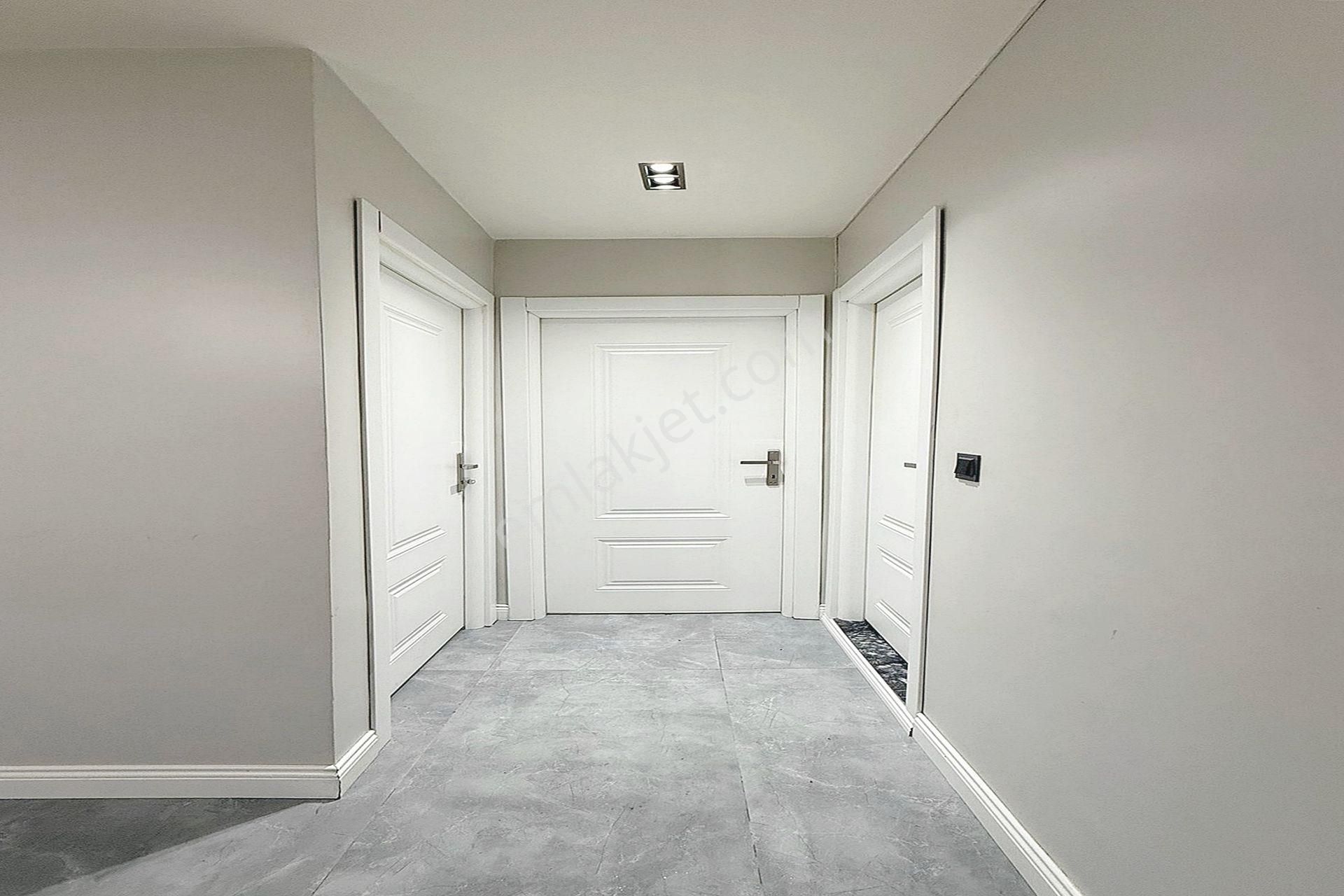 Bahçeşehir Lokasyonunda Modern Tasarımlı Satılık 2+1 Daire - Görsel 18