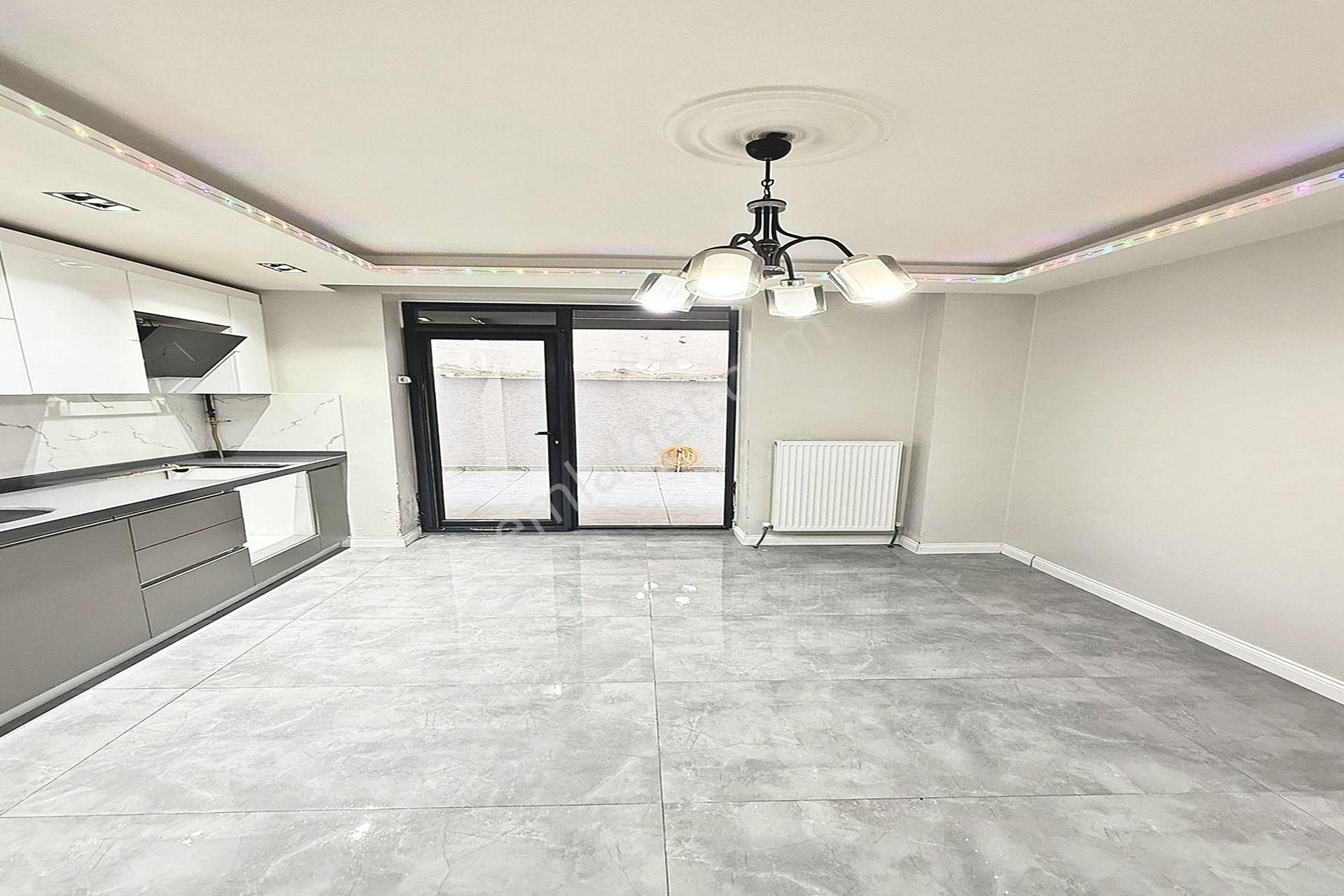 Bahçeşehir Lokasyonunda Modern Tasarımlı Satılık 2+1 Daire - Görsel 5