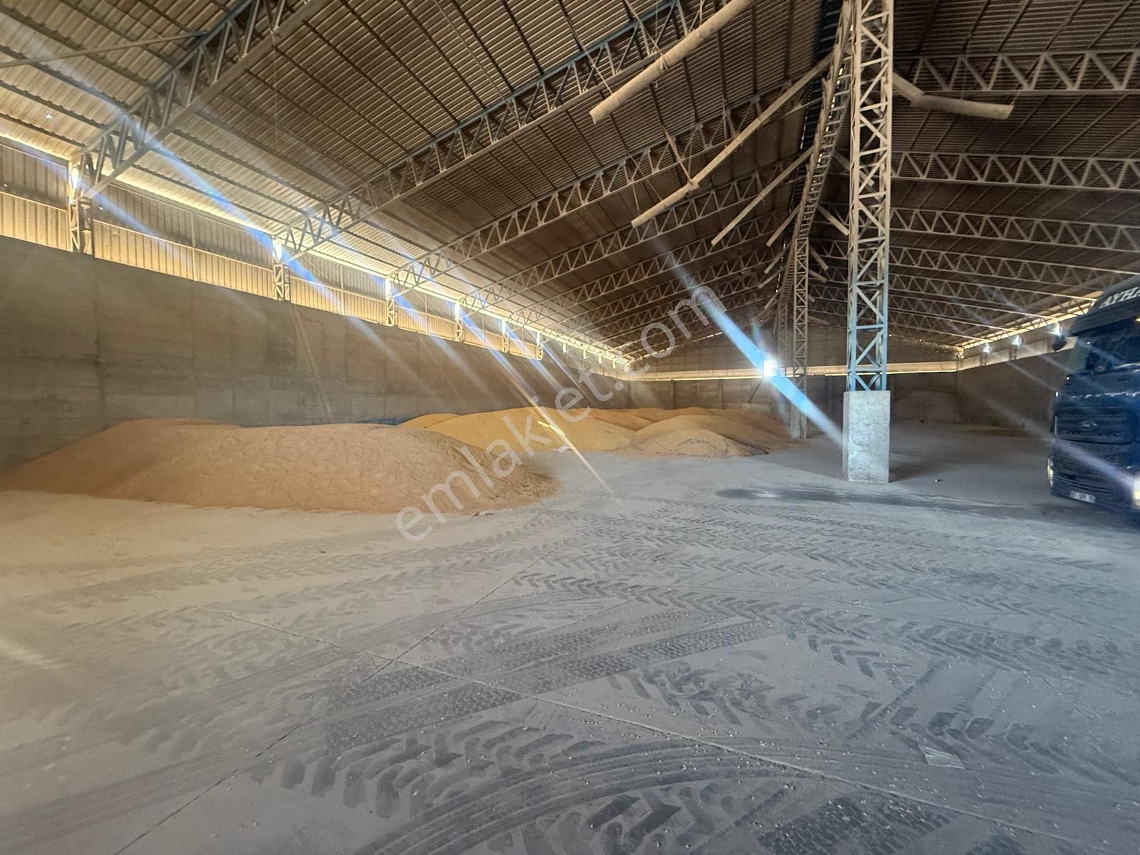 Zorlu Gayrimenkul'den Ceyhan'da 4000m2 Yıllık Kiralık Depolama Alanı - Görsel 9