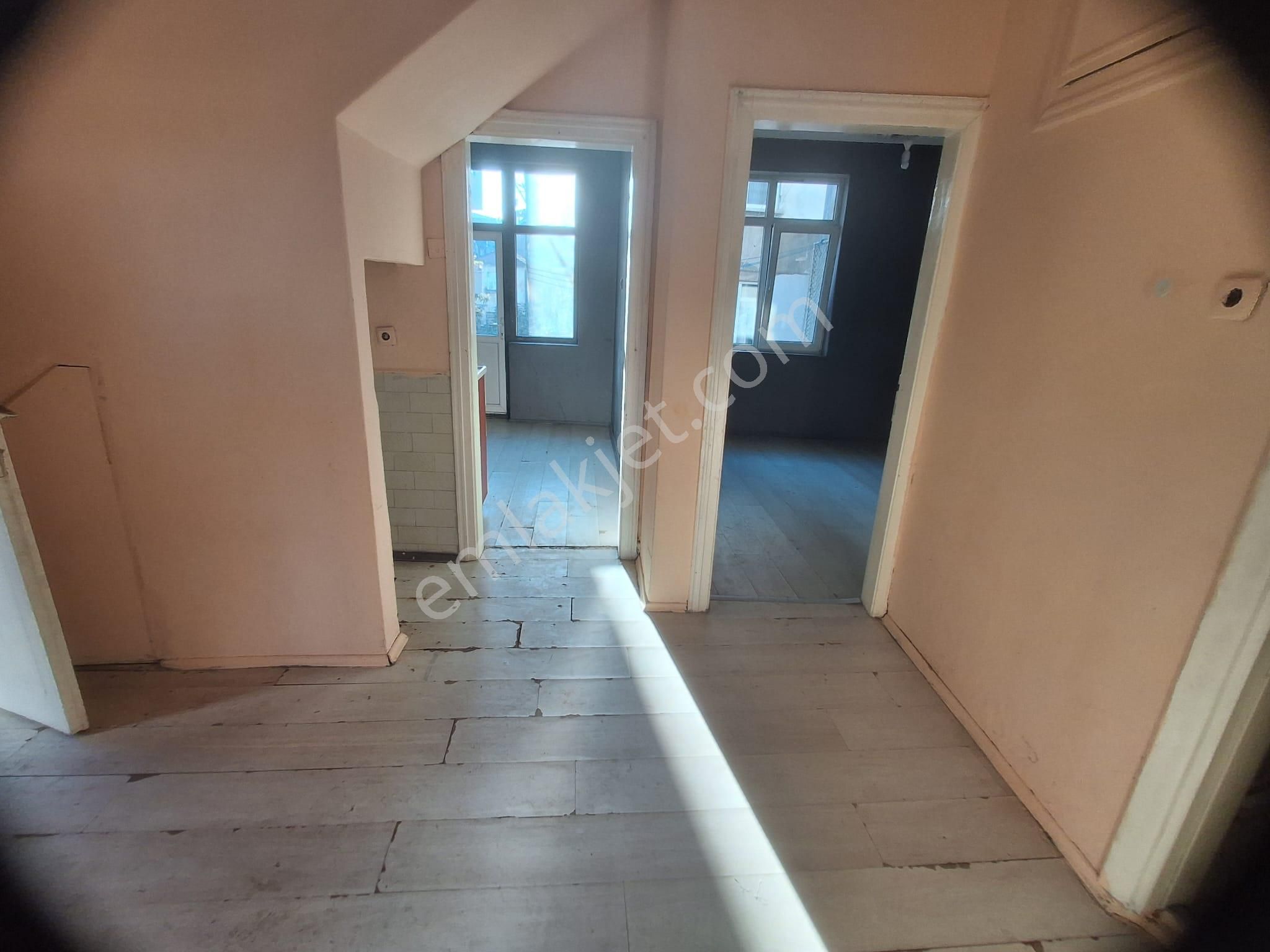 Selen Emlaktan Yenimahallede Kiralık Daire - Görsel 10