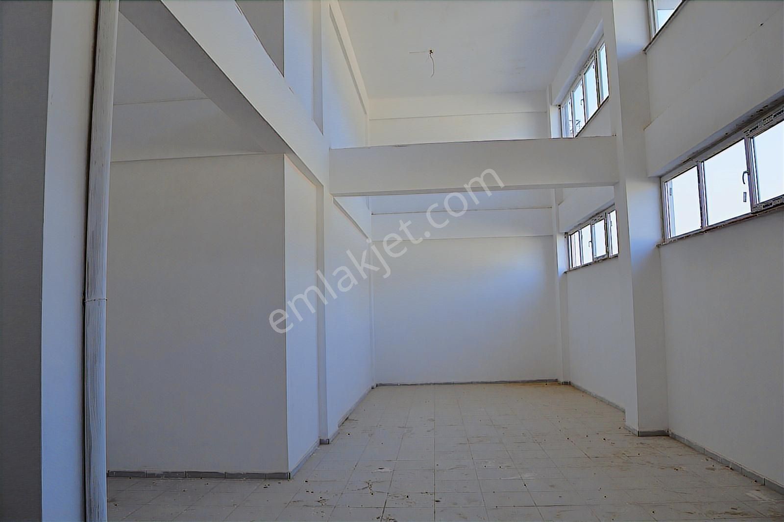 Burdur Ak Emlak'tan - 90 M² Geniş Depo, Düz Ayak