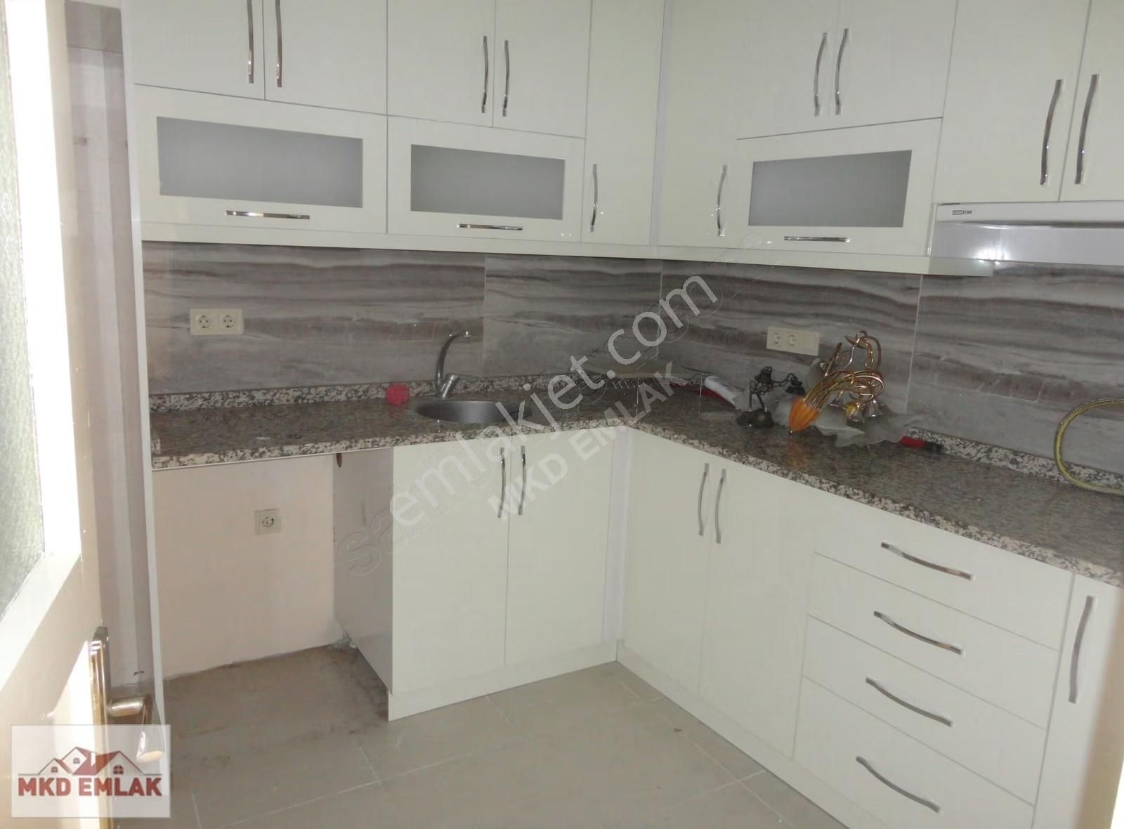 Bostanlıda Doğalgazlı Asansörlü Bakımlı 2+1 Mkd Emlaktan - Görsel 5