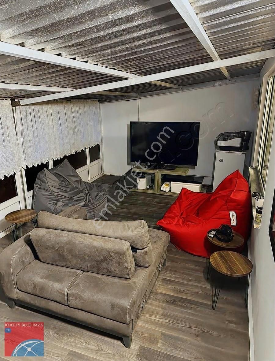 Üsküdar Blugurluda Arsa Payı 42 M2 Geniş Dubleks Daire