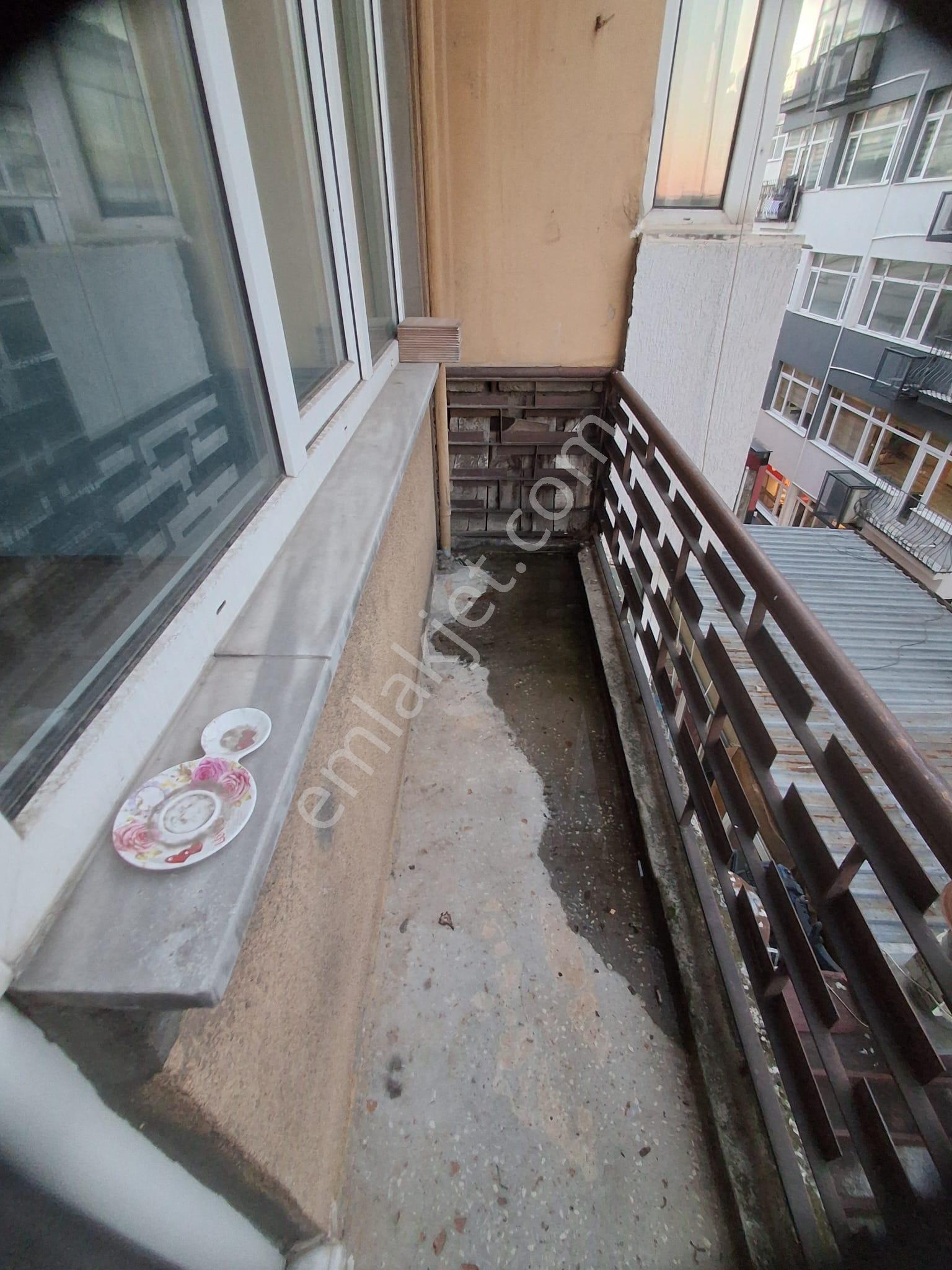 Selen Emlaktan Kemerkaya Mahallesinde (çarşı İçi) Kiralık İşyeri - Görsel 6