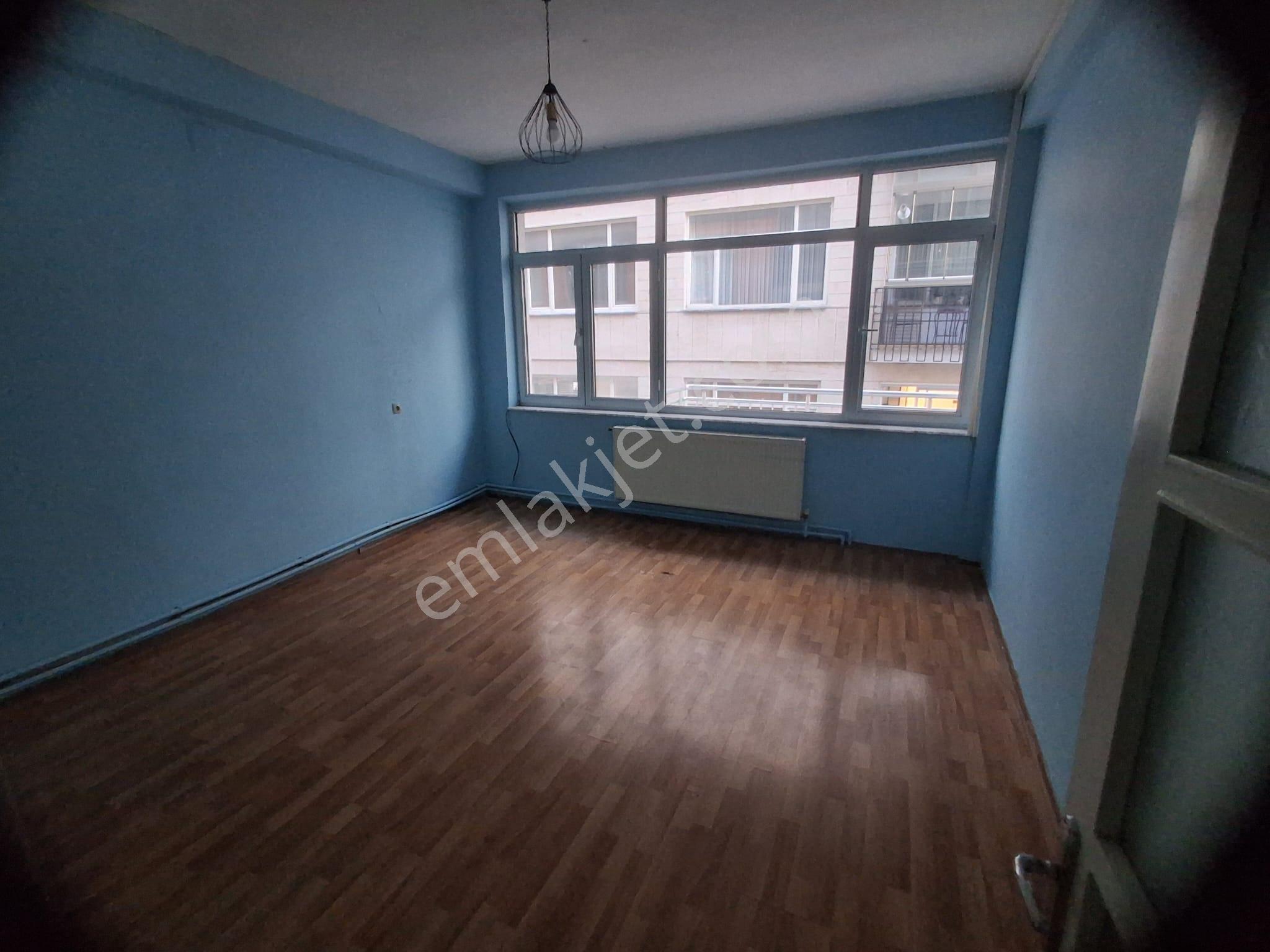 Selen Emlaktan Kemerkaya Mahallesinde (çarşı İçi) Kiralık İşyeri - Görsel 5