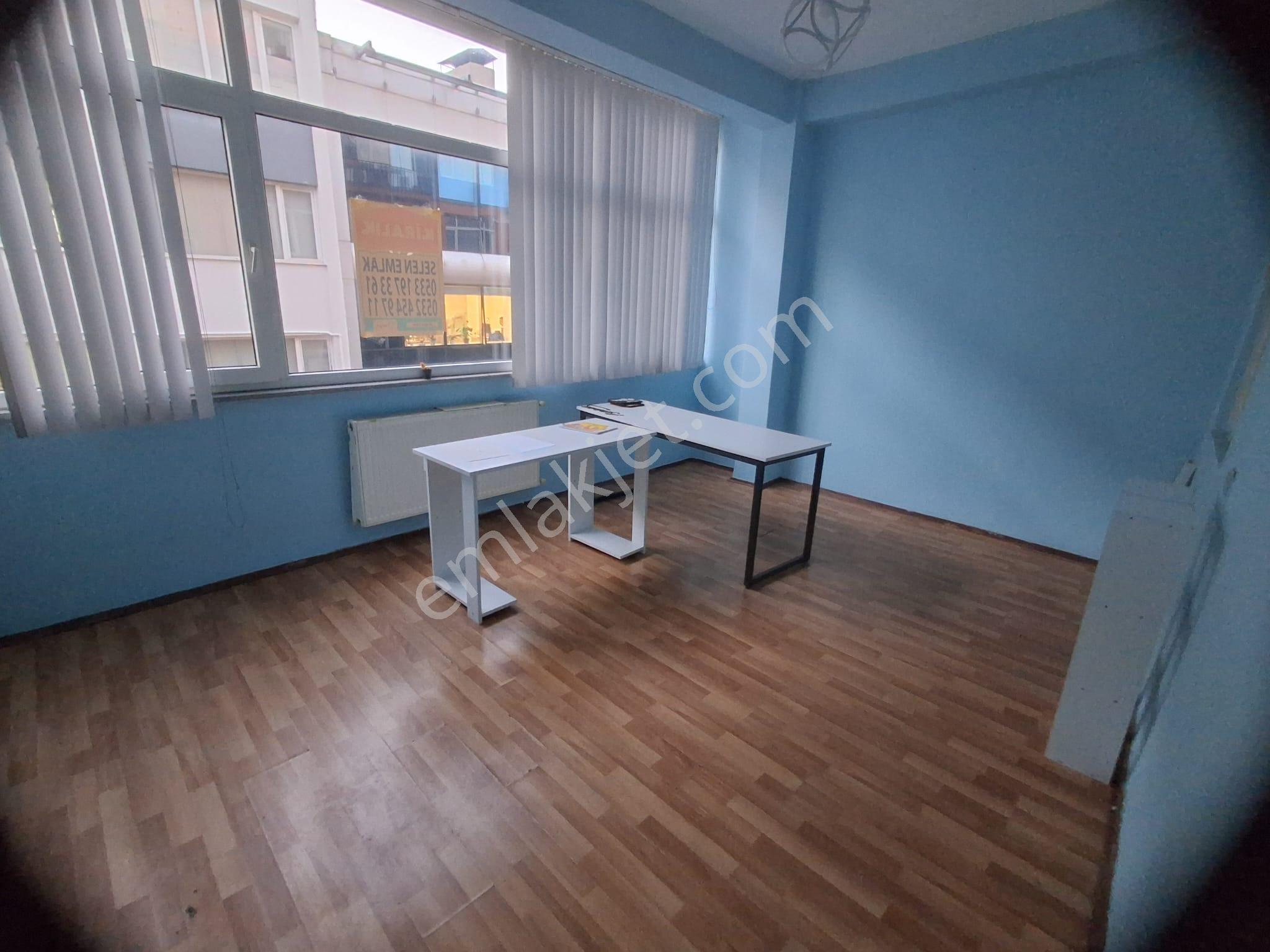 Selen Emlaktan Kemerkaya Mahallesinde (çarşı İçi) Kiralık İşyeri