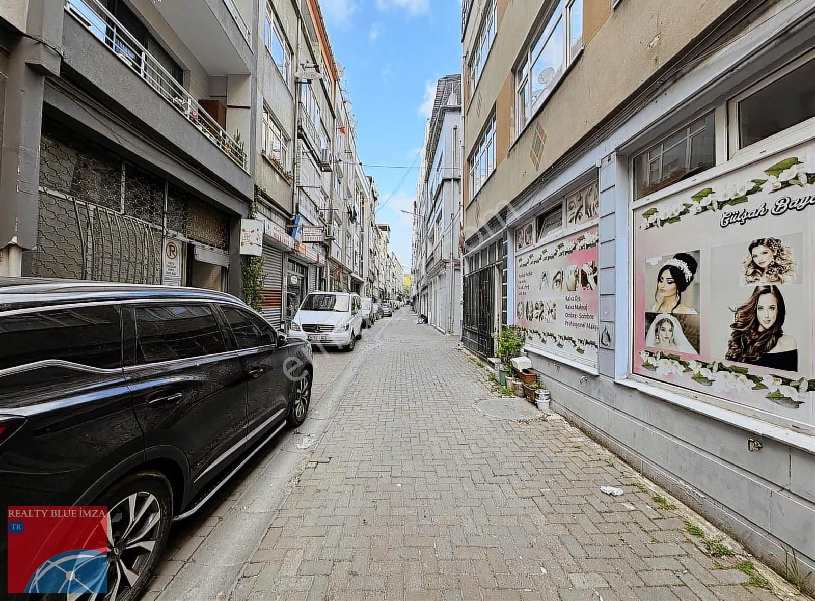 Bayrampaşa Belediyesine 150 Metre, Satılık Geniş 2+1 Boş Daire - Görsel 2