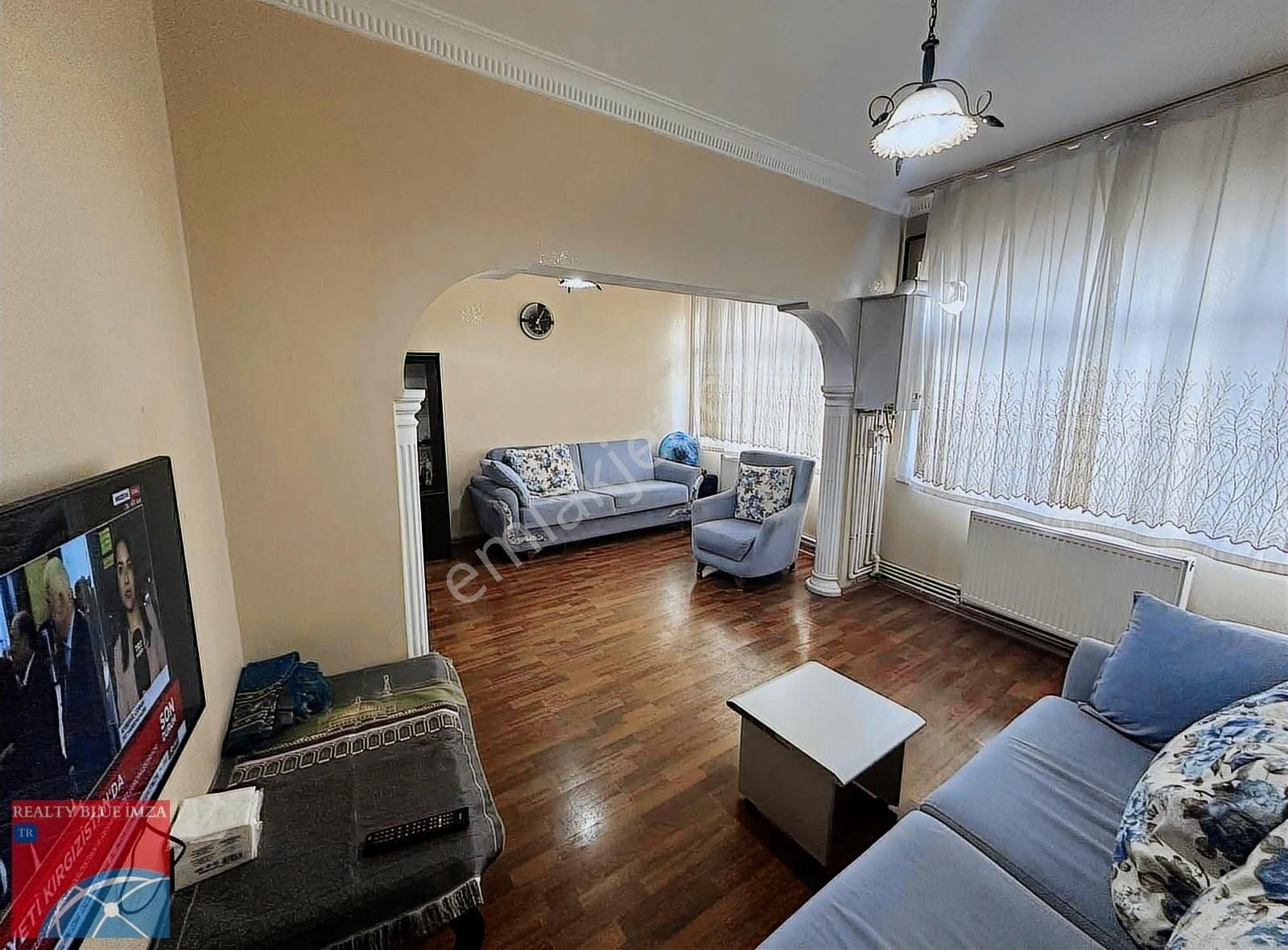 Bayrampaşa Belediyesine 150 Metre, Satılık Geniş 2+1 Boş Daire