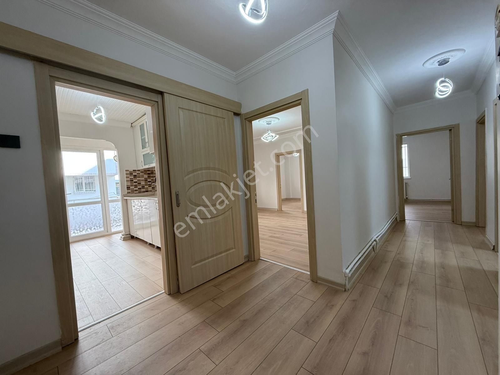 Ankara Kazanç'tan Full Yapılı Merkezi Konumda 3+1 Geniş Metrekareli Satılık Daire - Görsel 18