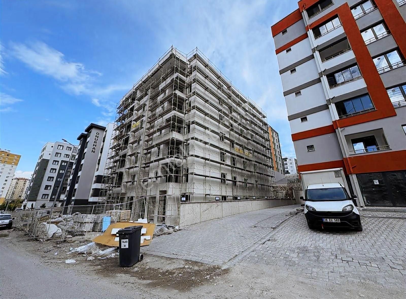 2.5+1 Yatay Mimari Balkonlu Satılık Daire