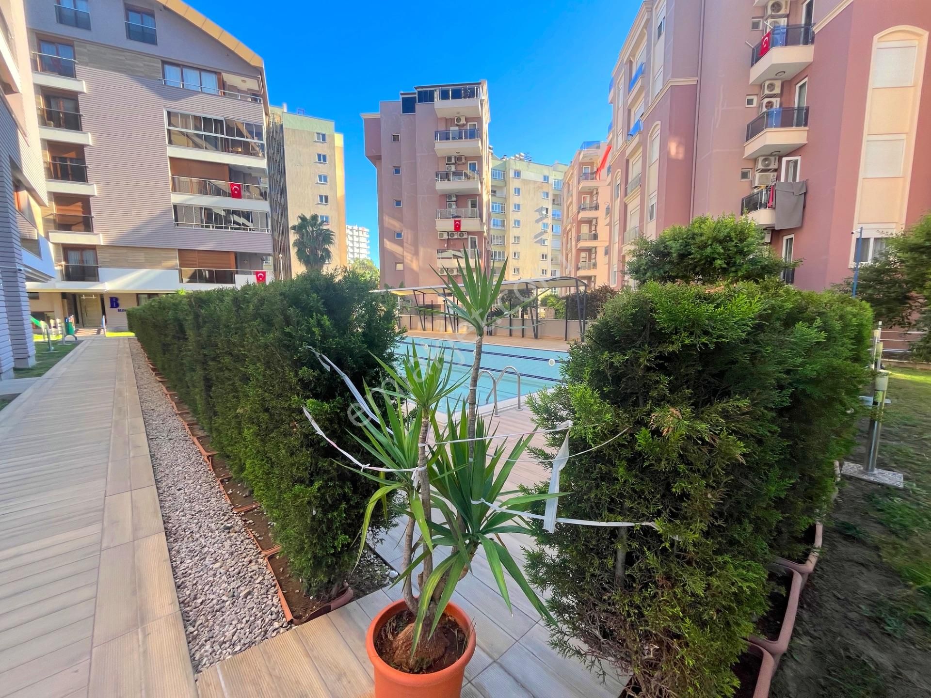 Uncalı Konaklar Bölgesi Lüks Site İçerisinde 5+1 Geniş Daire - Görsel 5