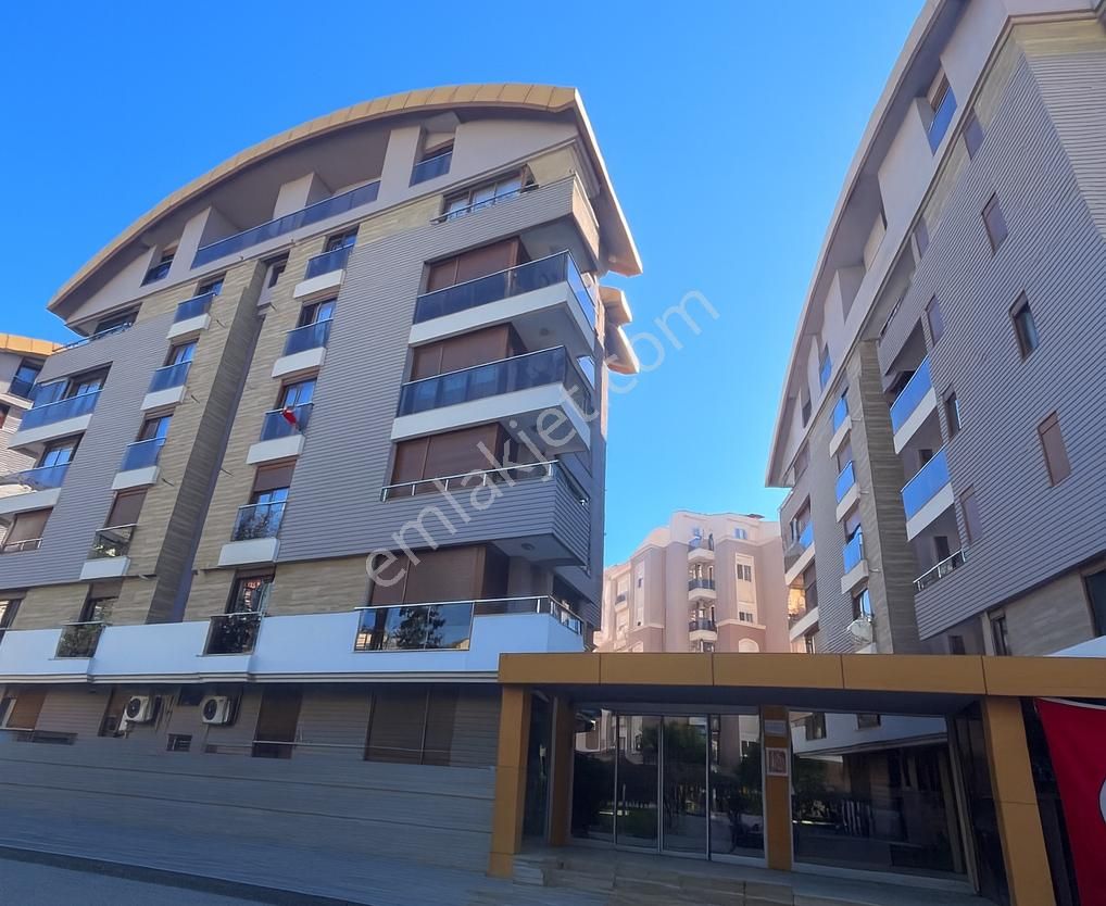 Uncalı Konaklar Bölgesi Lüks Site İçerisinde 5+1 Geniş Daire - Görsel 2