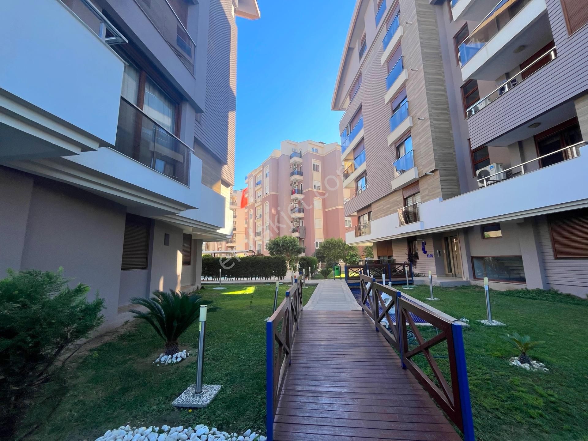 Uncalı Konaklar Bölgesi Lüks Site İçerisinde 5+1 Geniş Daire - Görsel 3