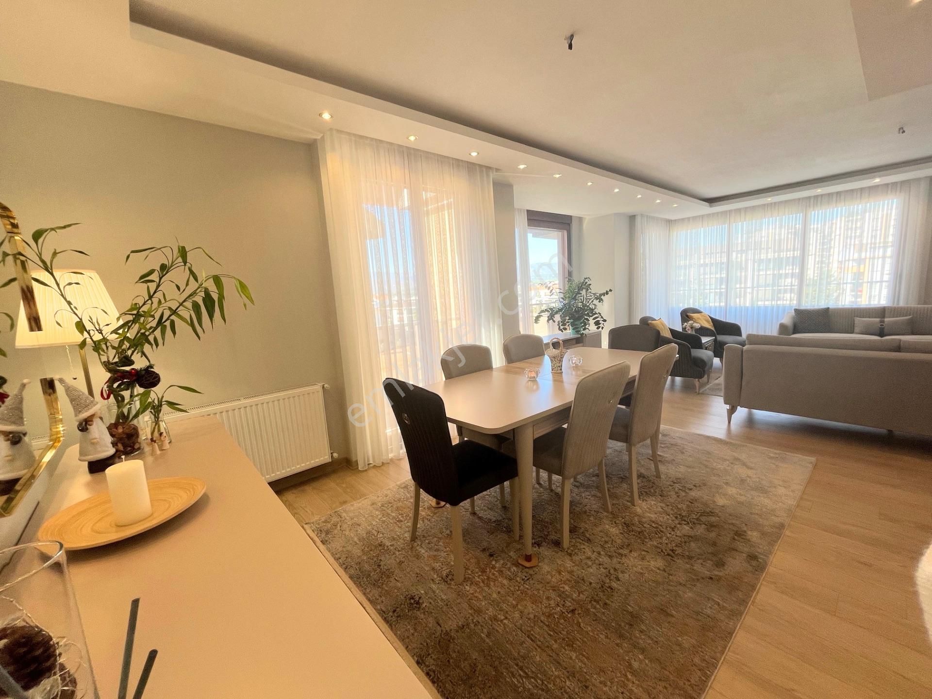 Uncalı Konaklar Bölgesi Lüks Site İçerisinde 5+1 Geniş Daire - Görsel 33
