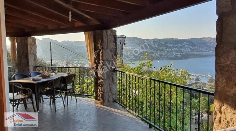 Bodrum Gündoğan'da 400 M² Arsa İçerisinde Deniz Manzaralı Villa