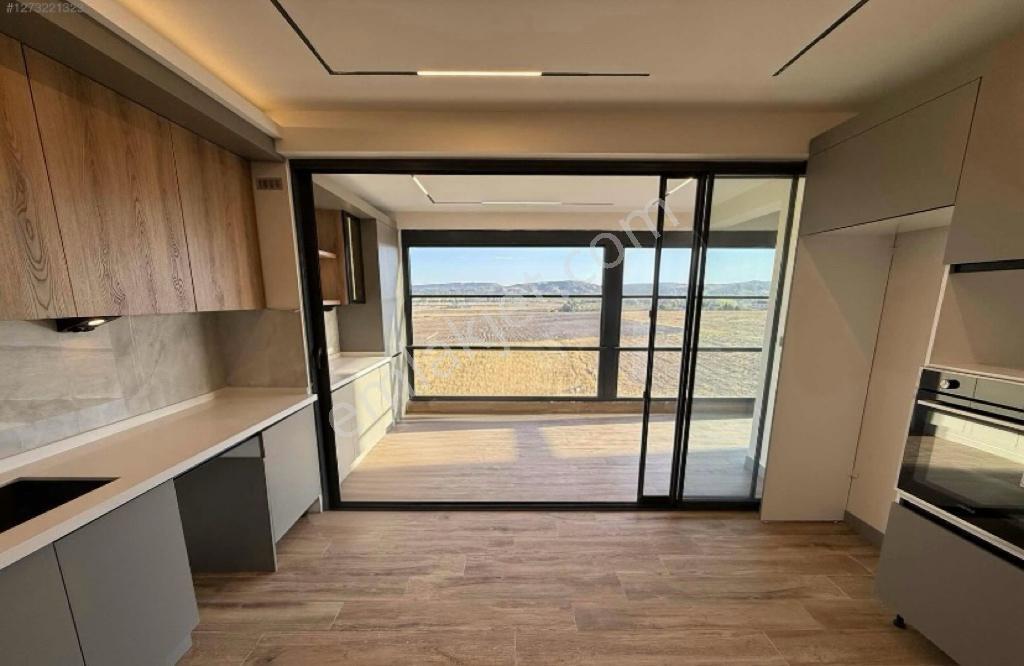 Çamlıca Mahallesinde Ultra Lüks 3+1 150m2 Özel Garajlı Daire - Görsel 3