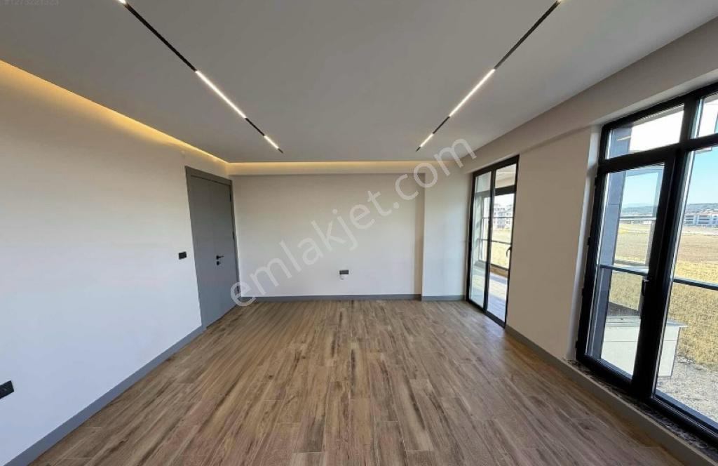Çamlıca Mahallesinde Ultra Lüks 3+1 150m2 Özel Garajlı Daire - Görsel 11