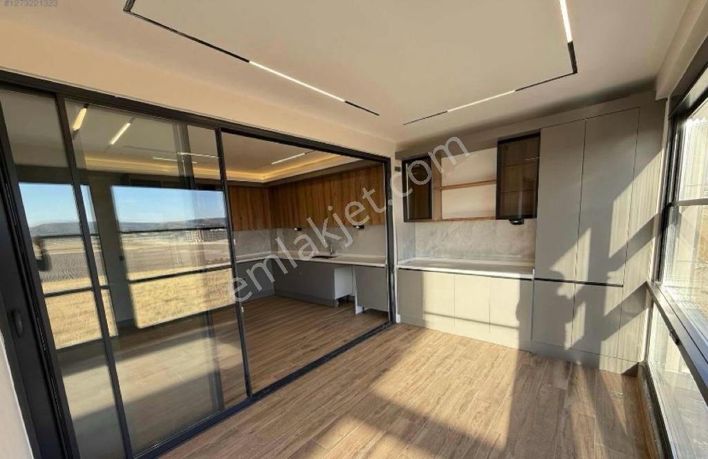 Çamlıca Mahallesinde Ultra Lüks 3+1 150m2 Özel Garajlı Daire - Görsel 8