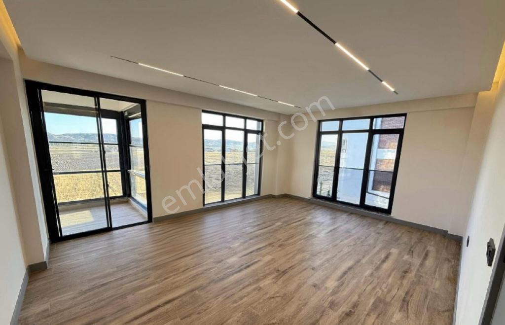 Çamlıca Mahallesinde Ultra Lüks 3+1 150m2 Özel Garajlı Daire - Görsel 10