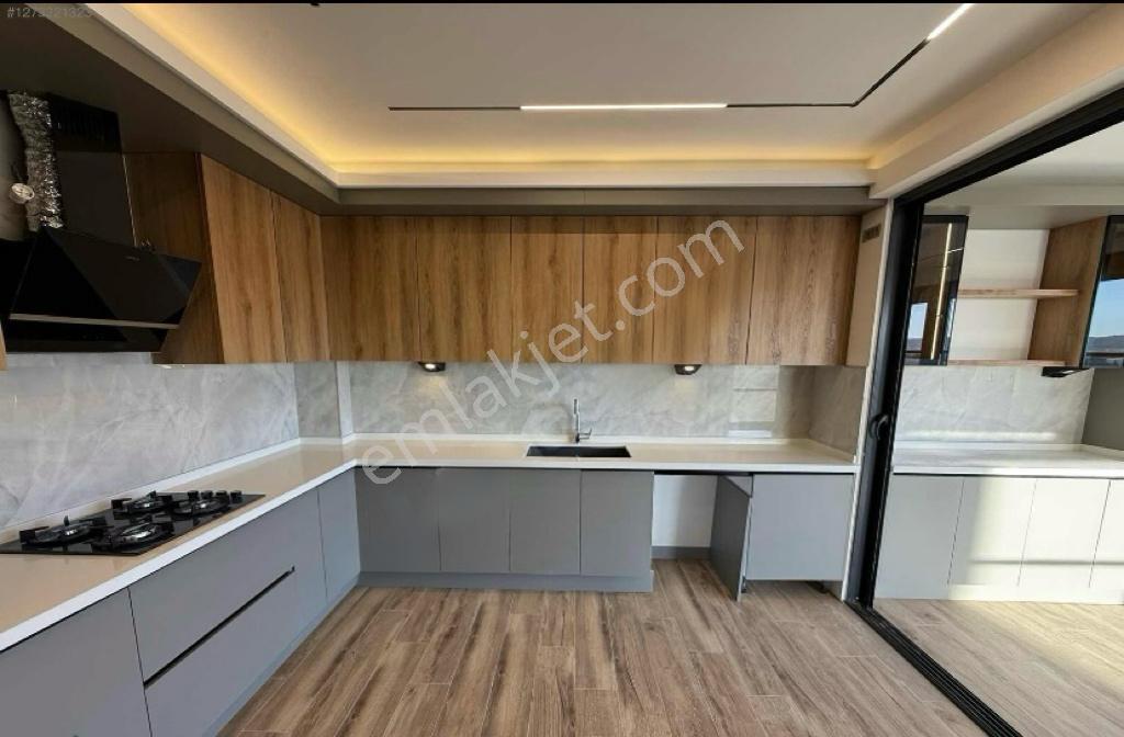 Çamlıca Mahallesinde Ultra Lüks 3+1 150m2 Özel Garajlı Daire - Görsel 2