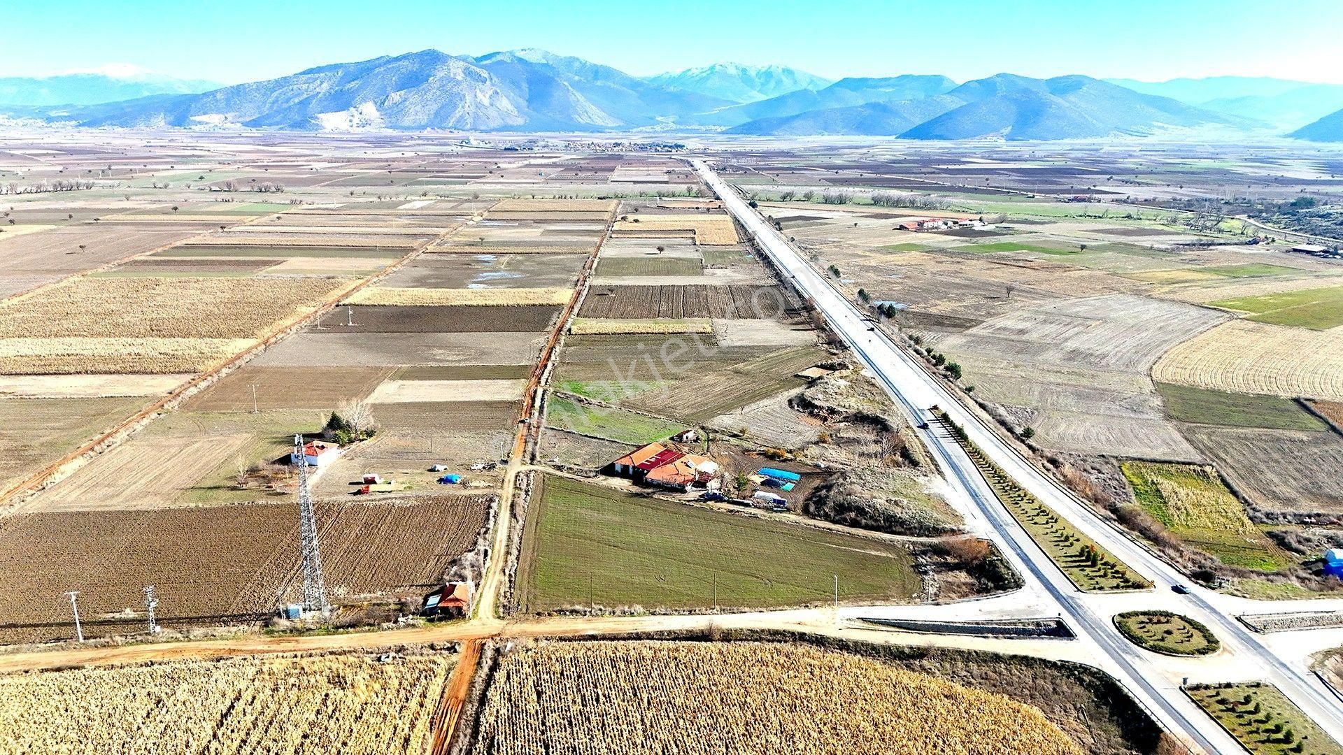 Denizli Tavas Solmaz Köyü Yol Cepheli Tarla