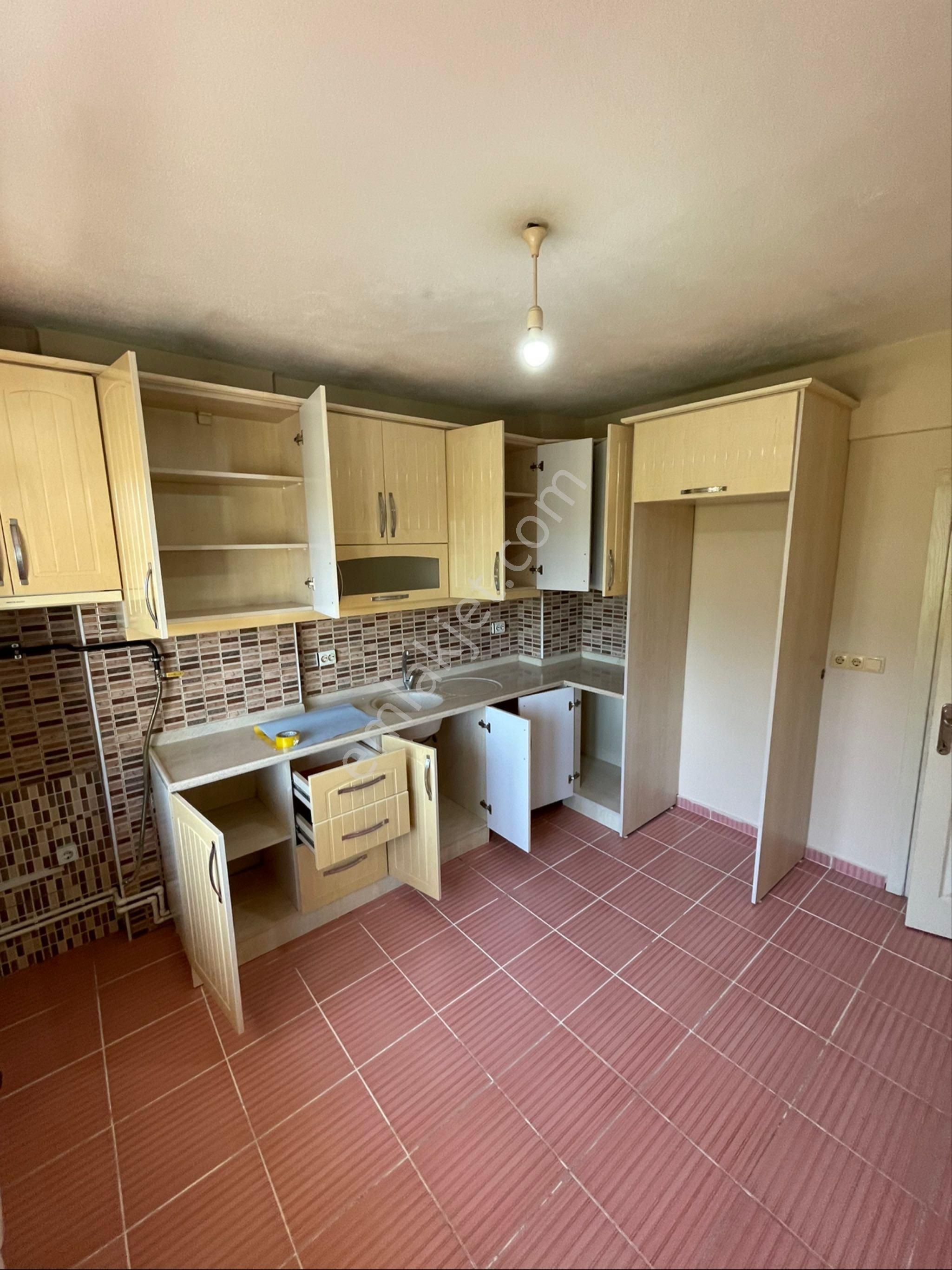 Emlakçe G.y.m Den Aşagı Kirazcada Kiralık 3+1 Daire - Görsel 7
