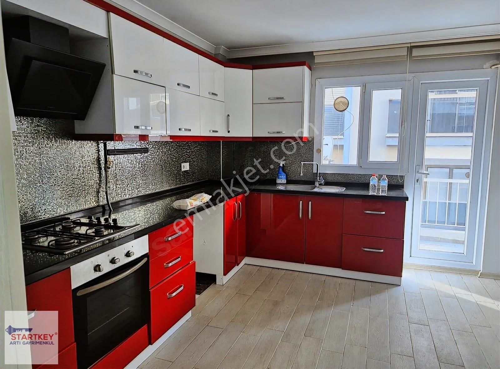 Yalı Mahallesinde Geniş 3+1 Kiralık Daire Ebeveyn Banyolu