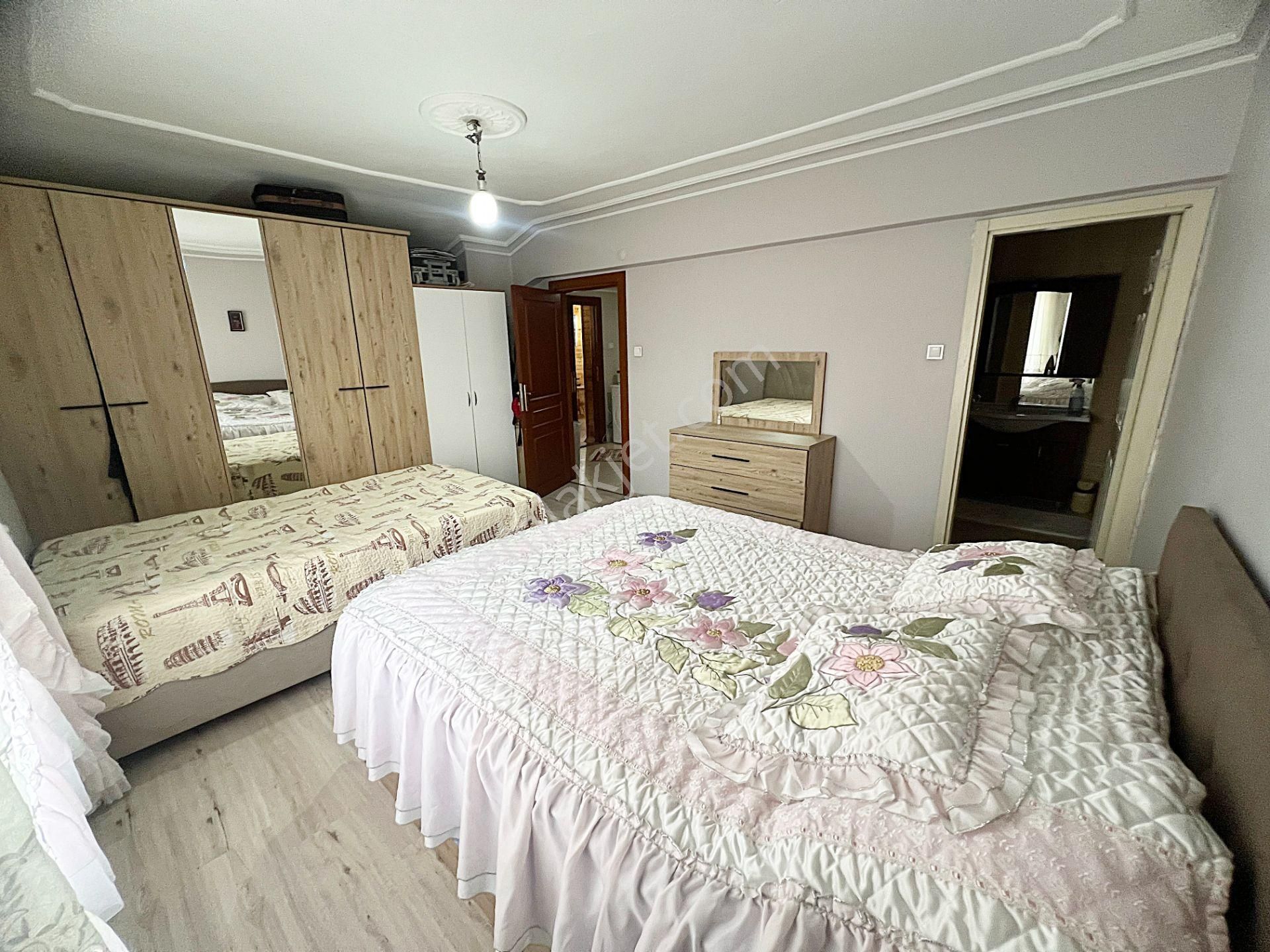 Ayvalı Çarşamba Pazarı Yanı Seval Cad Yakını Kapalı Lambiri Teraslı Kök Tapu 4+1 - Görsel 25
