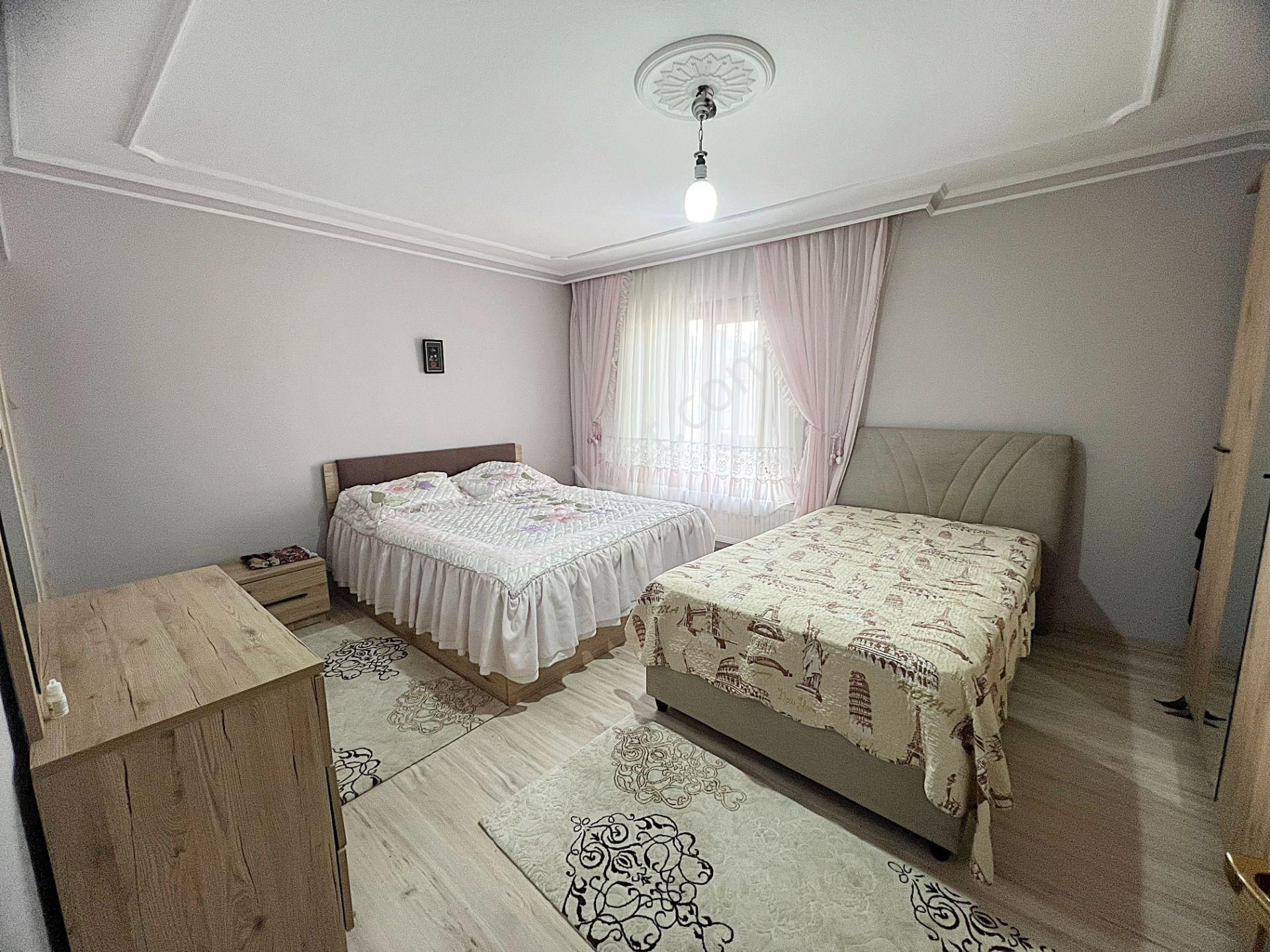Ayvalı Çarşamba Pazarı Yanı Seval Cad Yakını Kapalı Lambiri Teraslı Kök Tapu 4+1 - Görsel 23