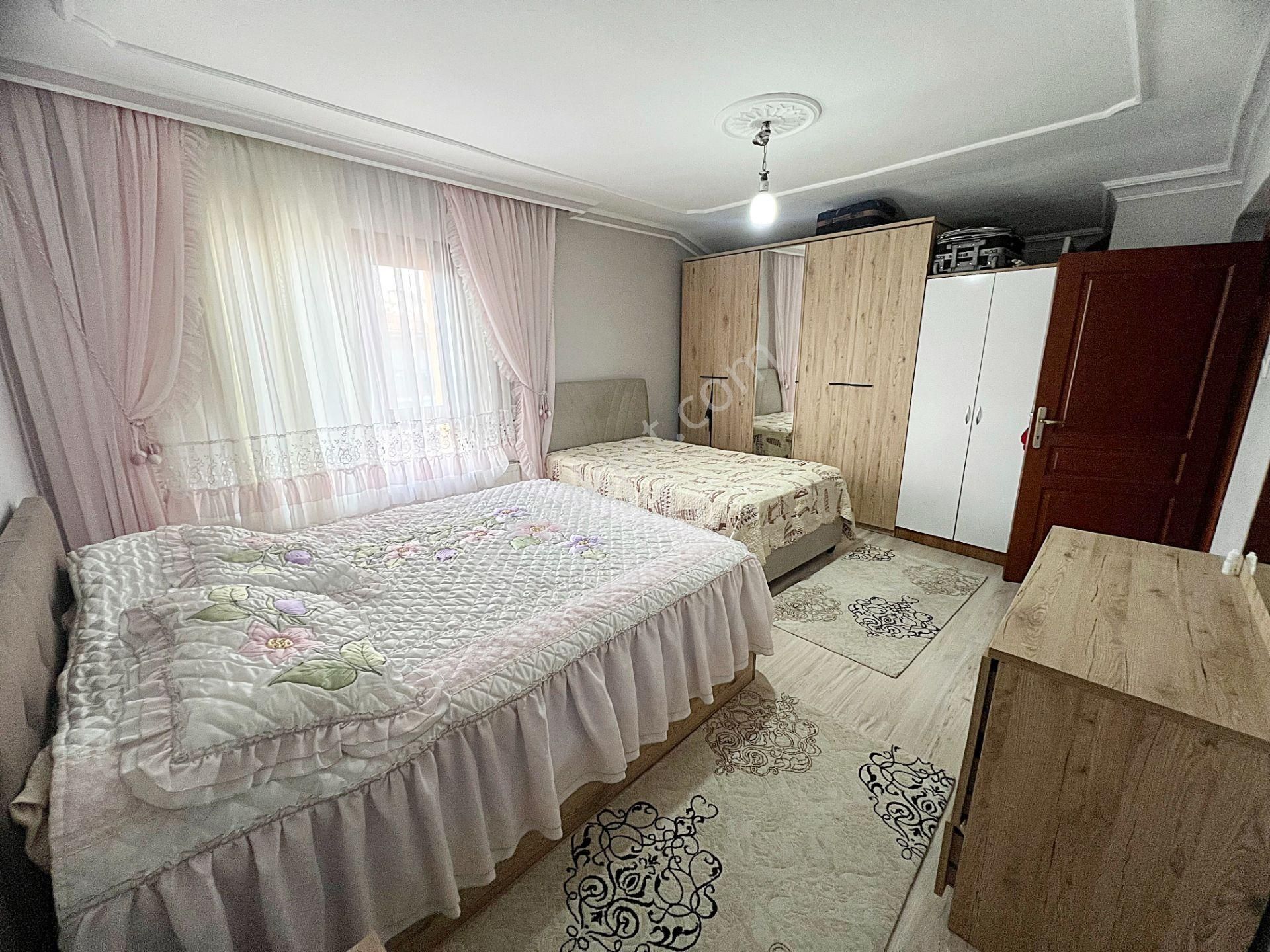 Ayvalı Çarşamba Pazarı Yanı Seval Cad Yakını Kapalı Lambiri Teraslı Kök Tapu 4+1 - Görsel 24
