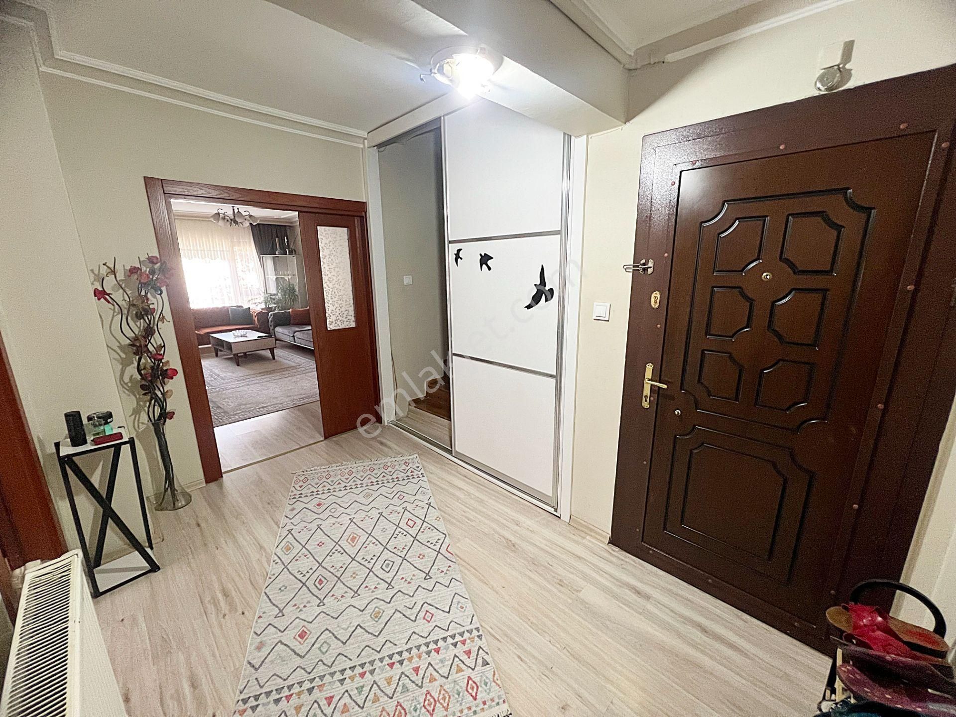 Ayvalı Çarşamba Pazarı Yanı Seval Cad Yakını Kapalı Lambiri Teraslı Kök Tapu 4+1 - Görsel 20