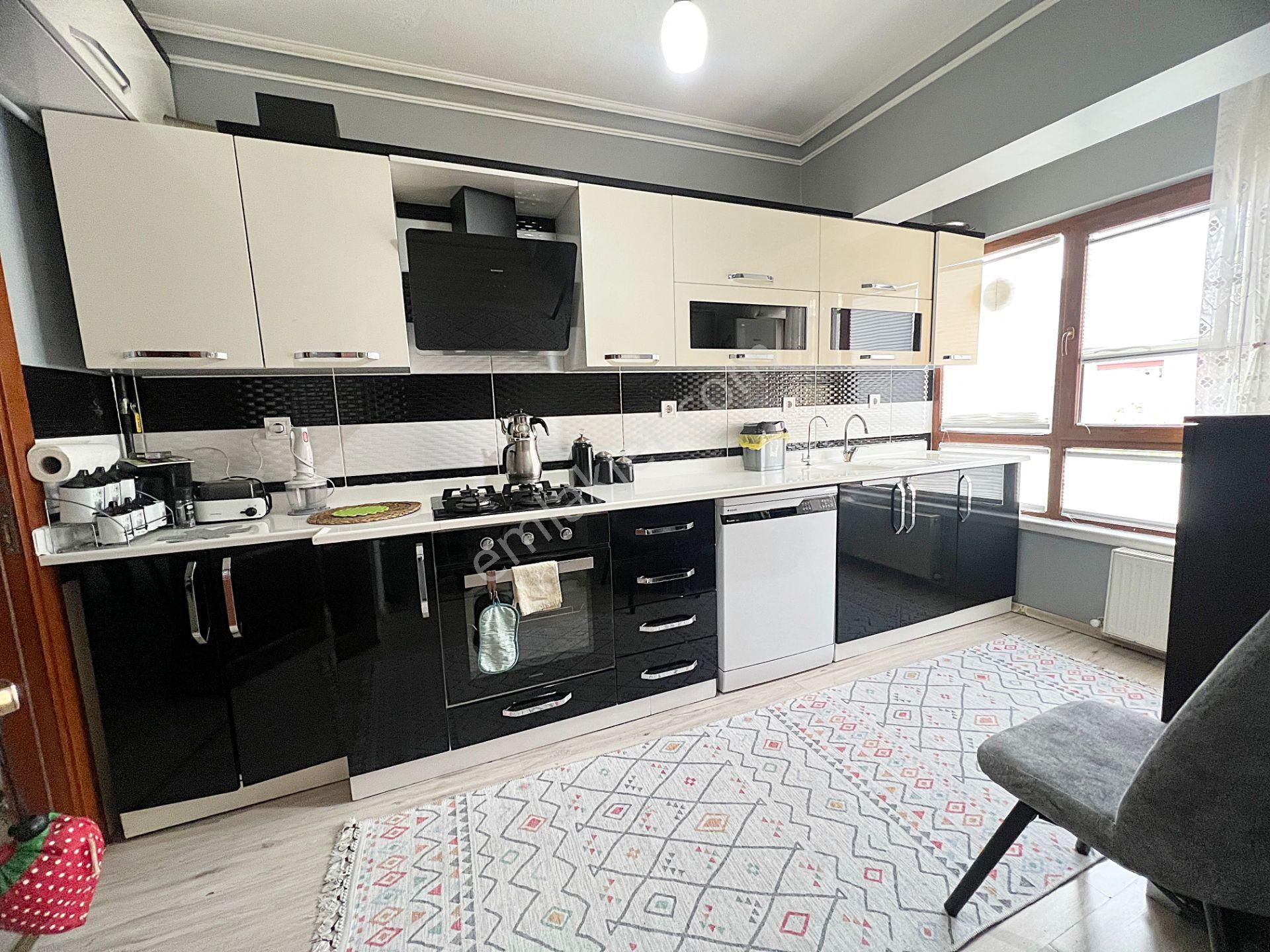 Ayvalı Çarşamba Pazarı Yanı Seval Cad Yakını Kapalı Lambiri Teraslı Kök Tapu 4+1 - Görsel 4