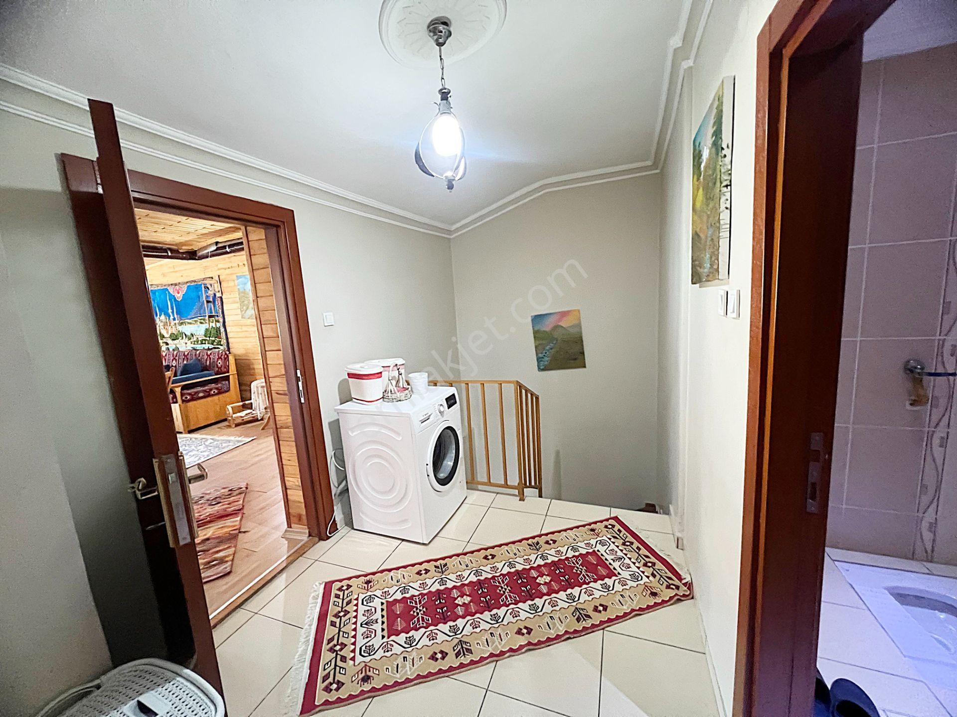Ayvalı Çarşamba Pazarı Yanı Seval Cad Yakını Kapalı Lambiri Teraslı Kök Tapu 4+1 - Görsel 29