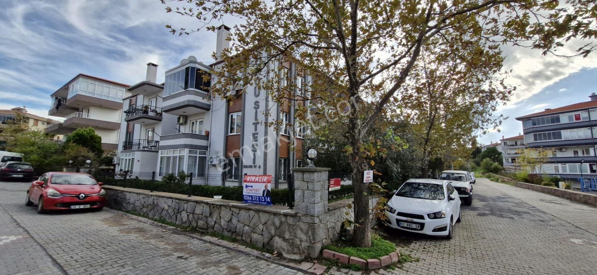 Ayvalık 150 Evler'de Kiralık 3+1 Eşyalı Daire: Merkezi Konumda, Doğa Ve Şehir Manzaralı - Görsel 2