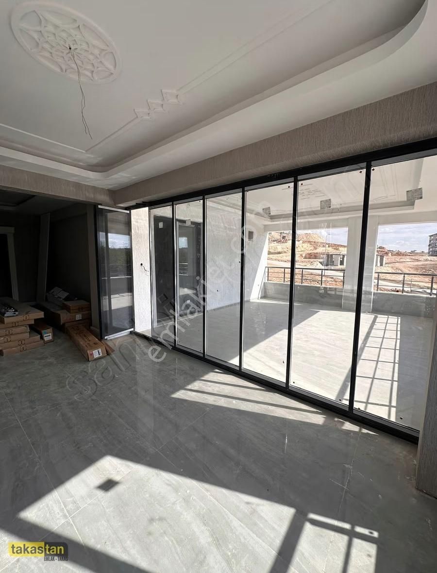 Yeşilvadide Kaçırılmayacak Fırsat Geniş Yaşam Alanlı 3,5+1 - Görsel 2