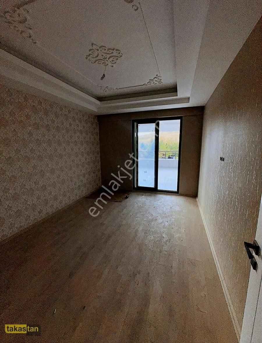 Yeşilvadide Kaçırılmayacak Fırsat Geniş Yaşam Alanlı 3,5+1 - Görsel 3