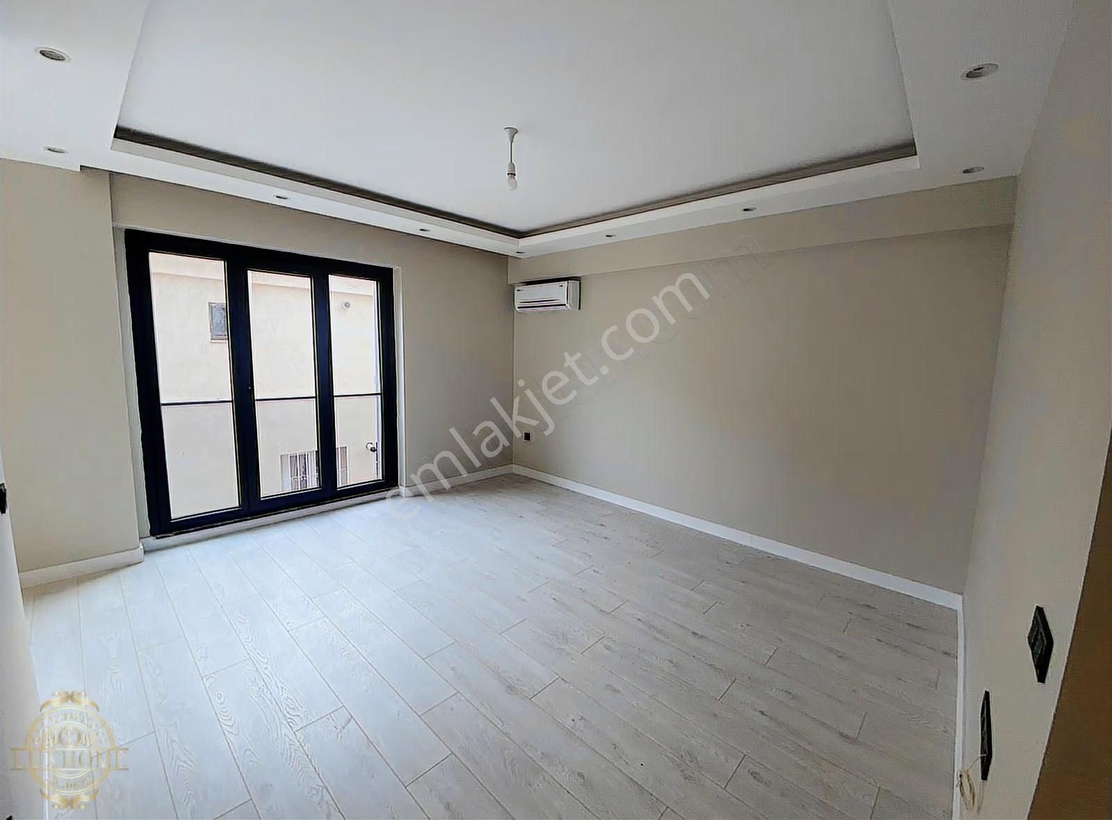 Çırağan Sarayı'na Yürüme Mesafesinde Sıfır Binada Lüks 2+1 Daire