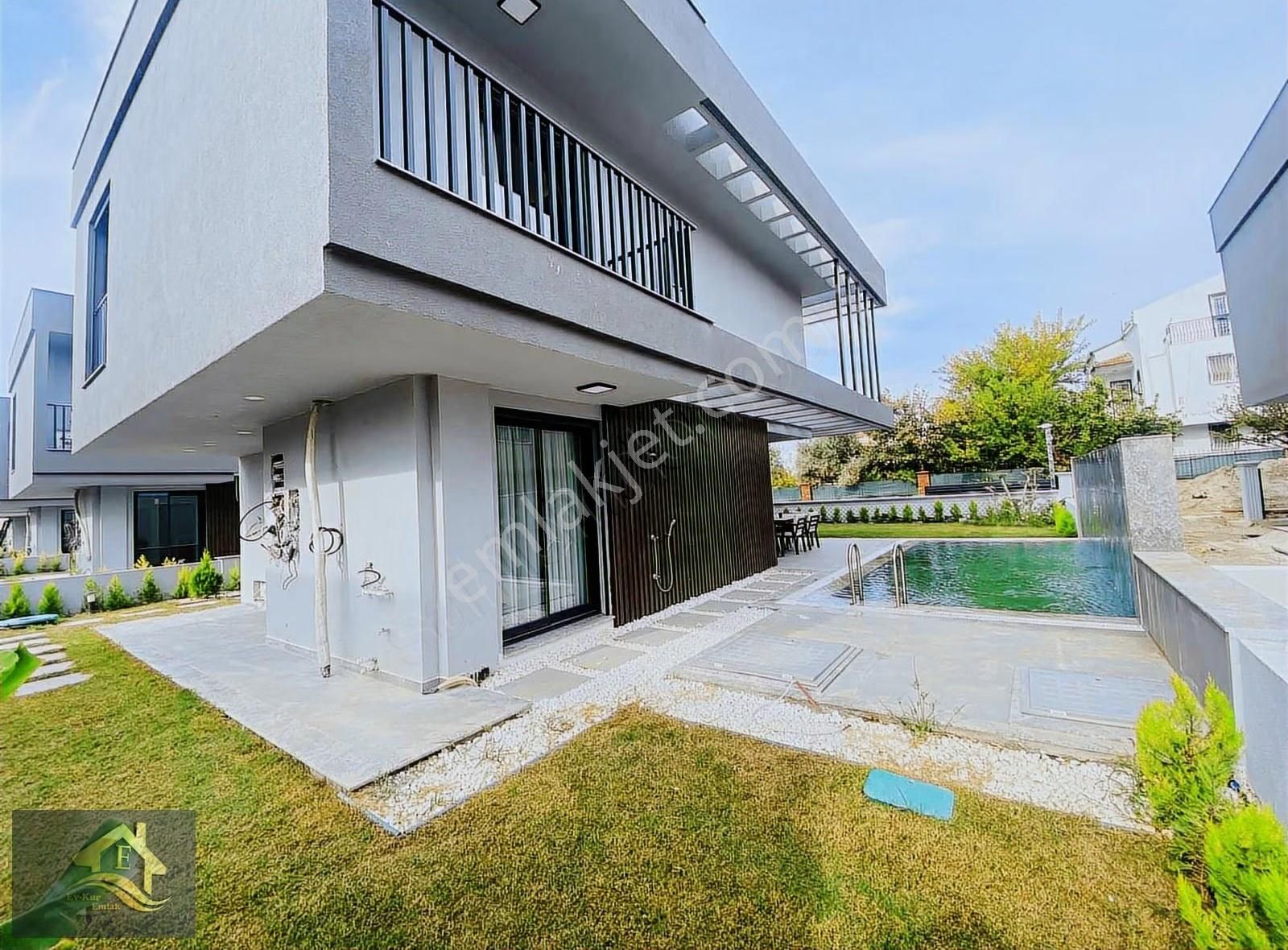 Davutlar Sahiline 950 Mt Müstakil Havuzlu 4+1 Ultra Lüks Villa