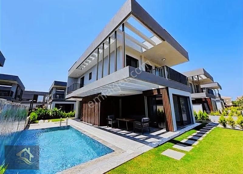 Davutlar Sahiline 950 Mt Müstakil Havuzlu 4+1 Ultra Lüks Villa - Görsel 13