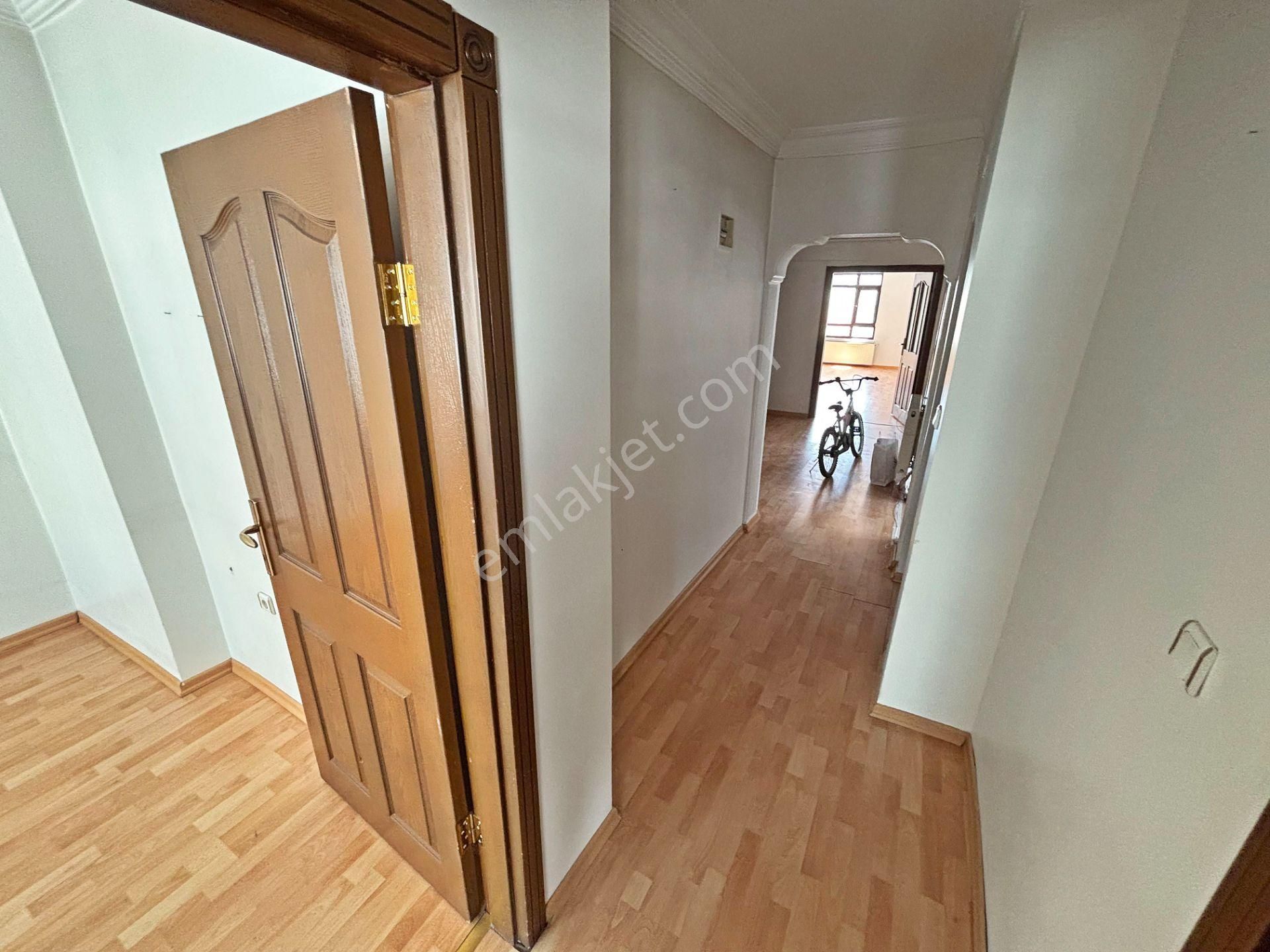 4+1 Katta Tek Daire 4. Kat Asansörlü Ana Cadde Yakını 2 Balkonlu - Görsel 32