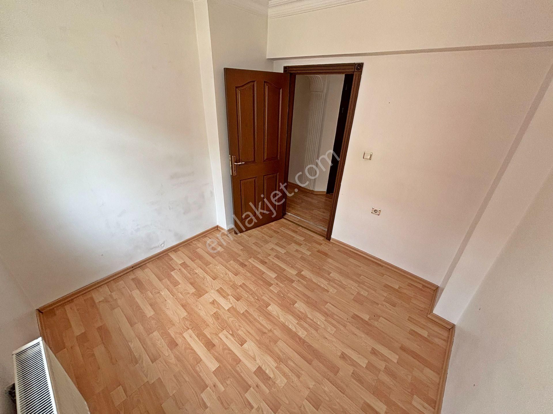 4+1 Katta Tek Daire 4. Kat Asansörlü Ana Cadde Yakını 2 Balkonlu - Görsel 25