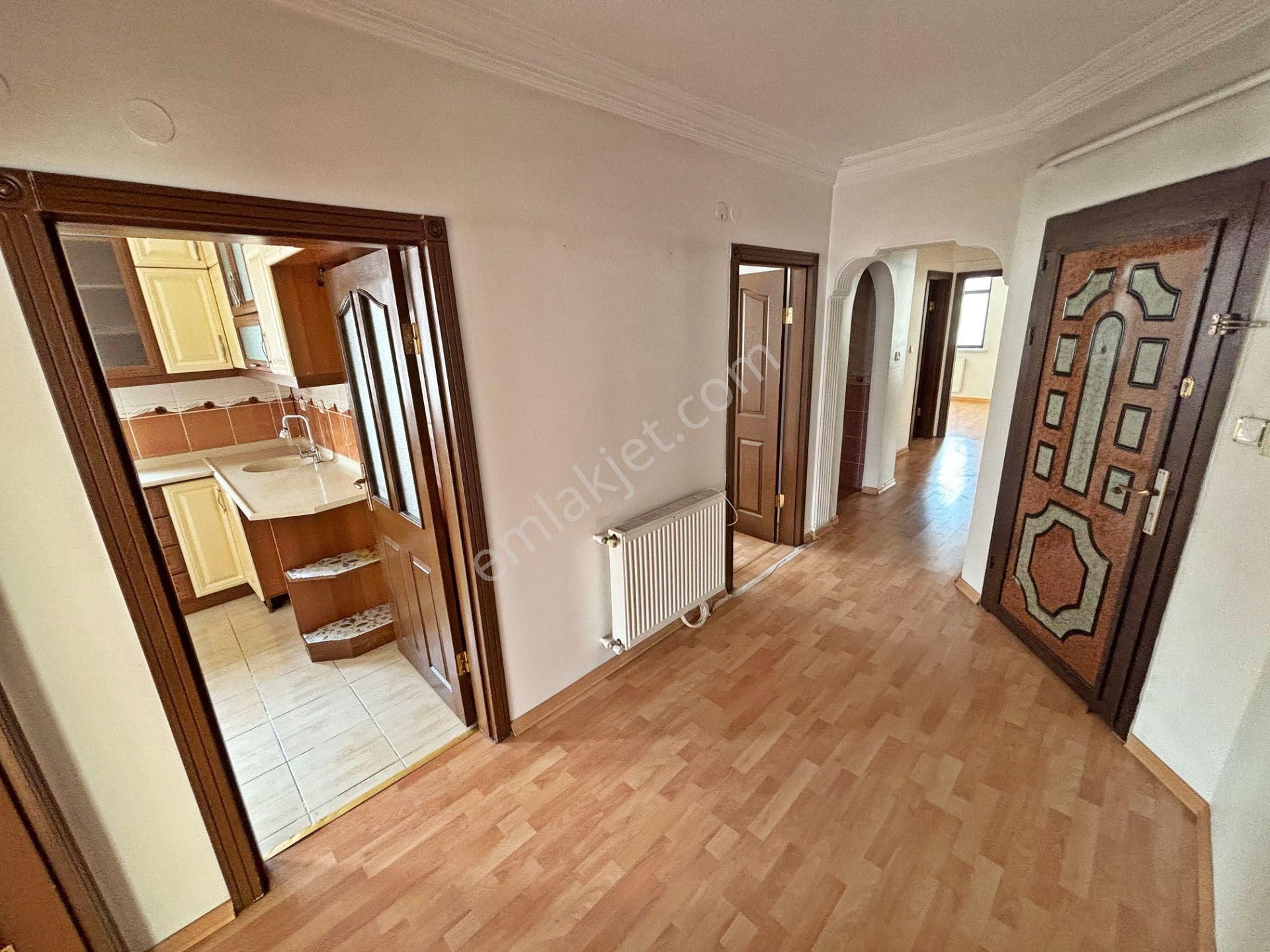 4+1 Katta Tek Daire 4. Kat Asansörlü Ana Cadde Yakını 2 Balkonlu - Görsel 12