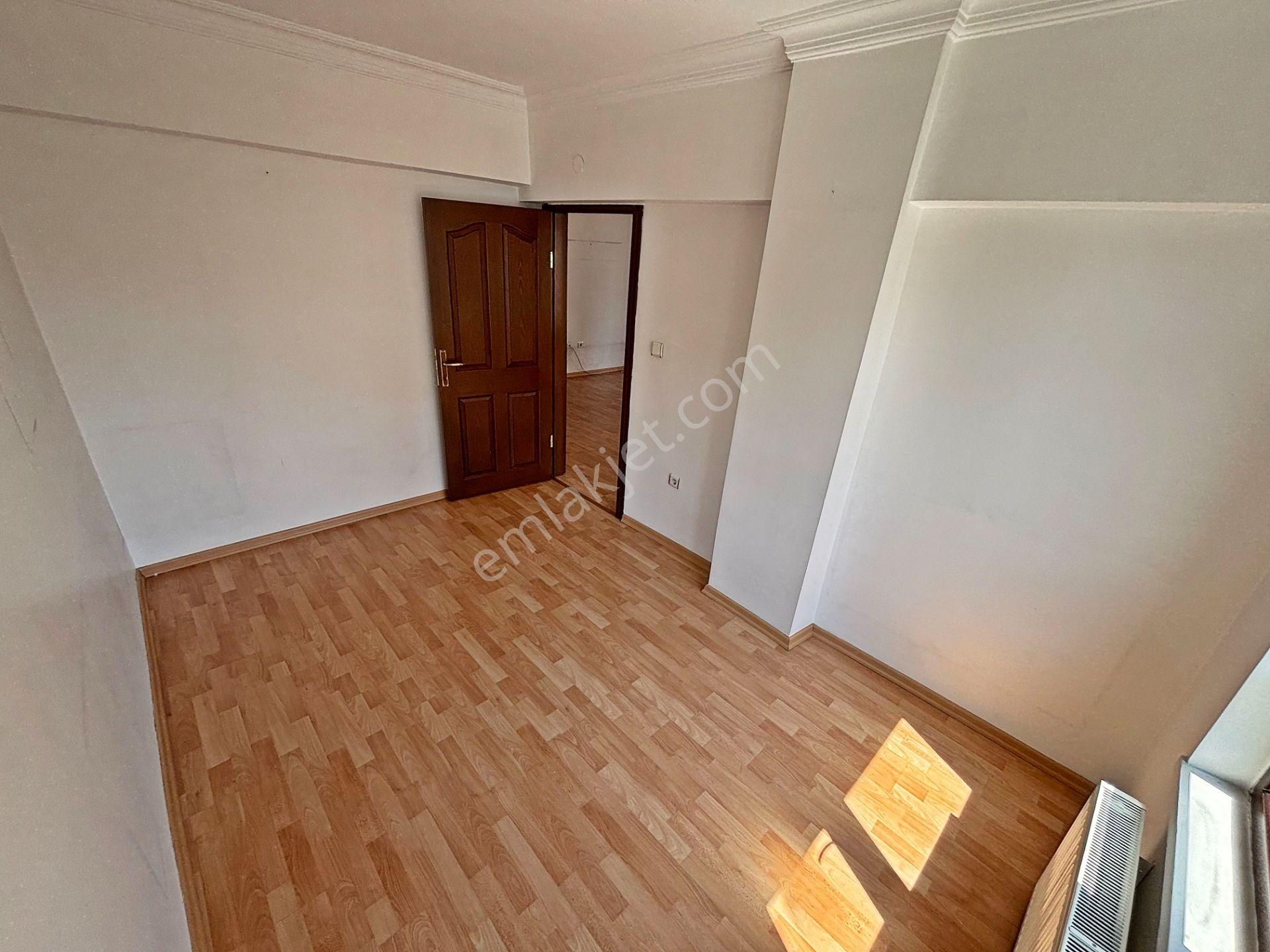 4+1 Katta Tek Daire 4. Kat Asansörlü Ana Cadde Yakını 2 Balkonlu - Görsel 19