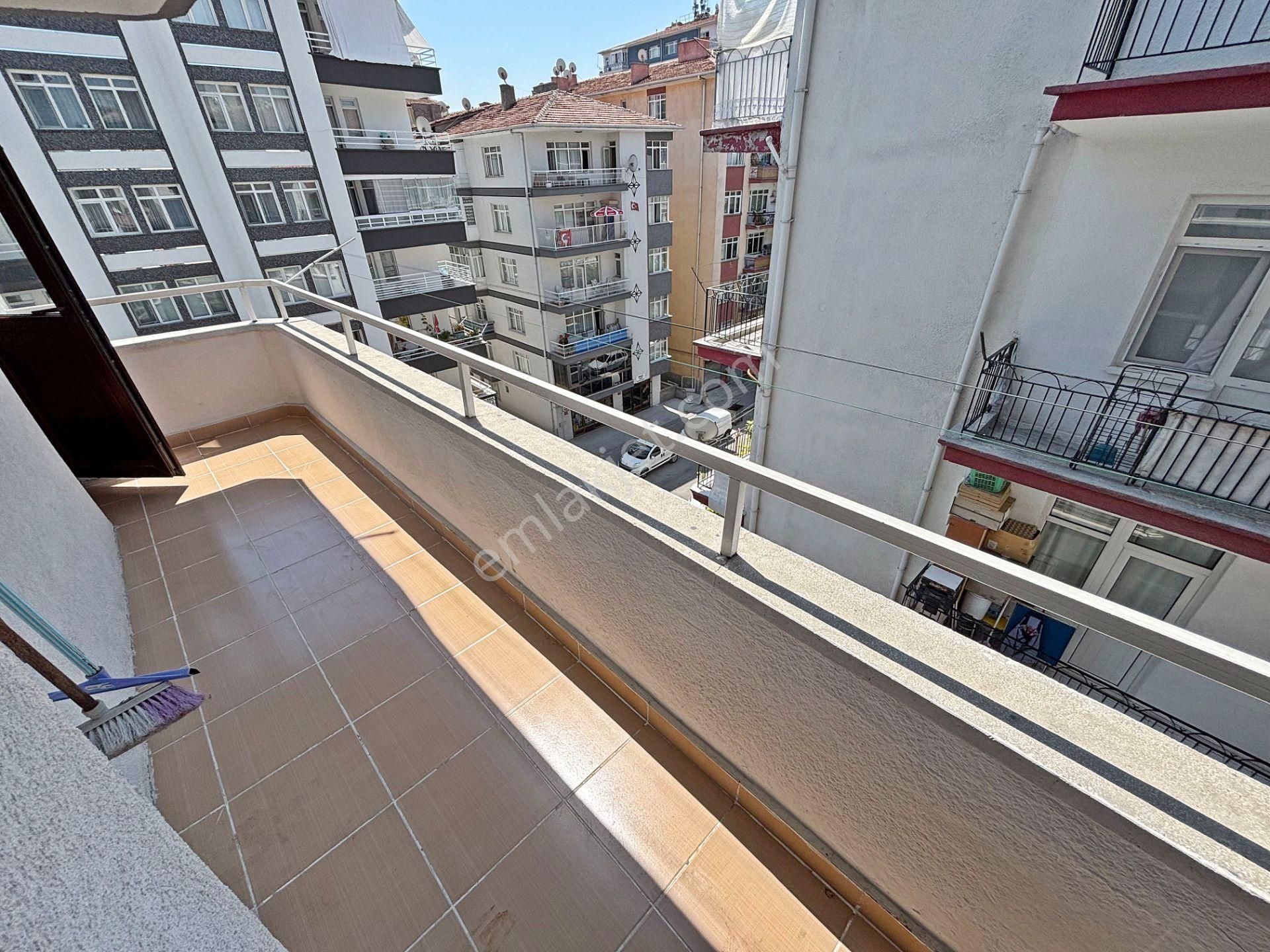 4+1 Katta Tek Daire 4. Kat Asansörlü Ana Cadde Yakını 2 Balkonlu - Görsel 10