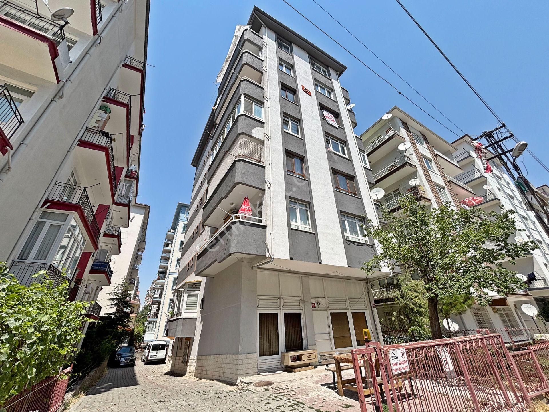 4+1 Katta Tek Daire 4. Kat Asansörlü Ana Cadde Yakını 2 Balkonlu - Görsel 2