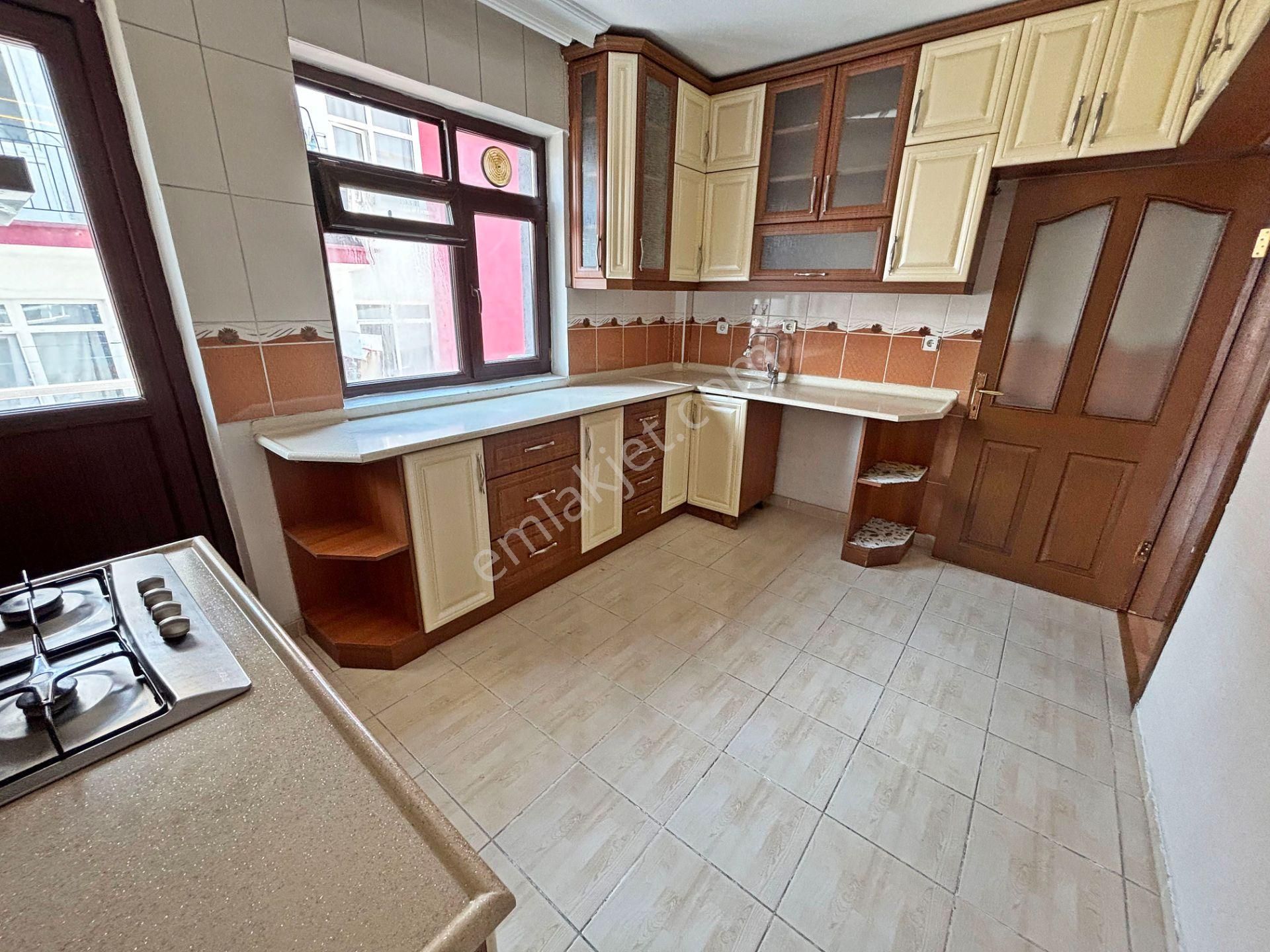 4+1 Katta Tek Daire 4. Kat Asansörlü Ana Cadde Yakını 2 Balkonlu - Görsel 7