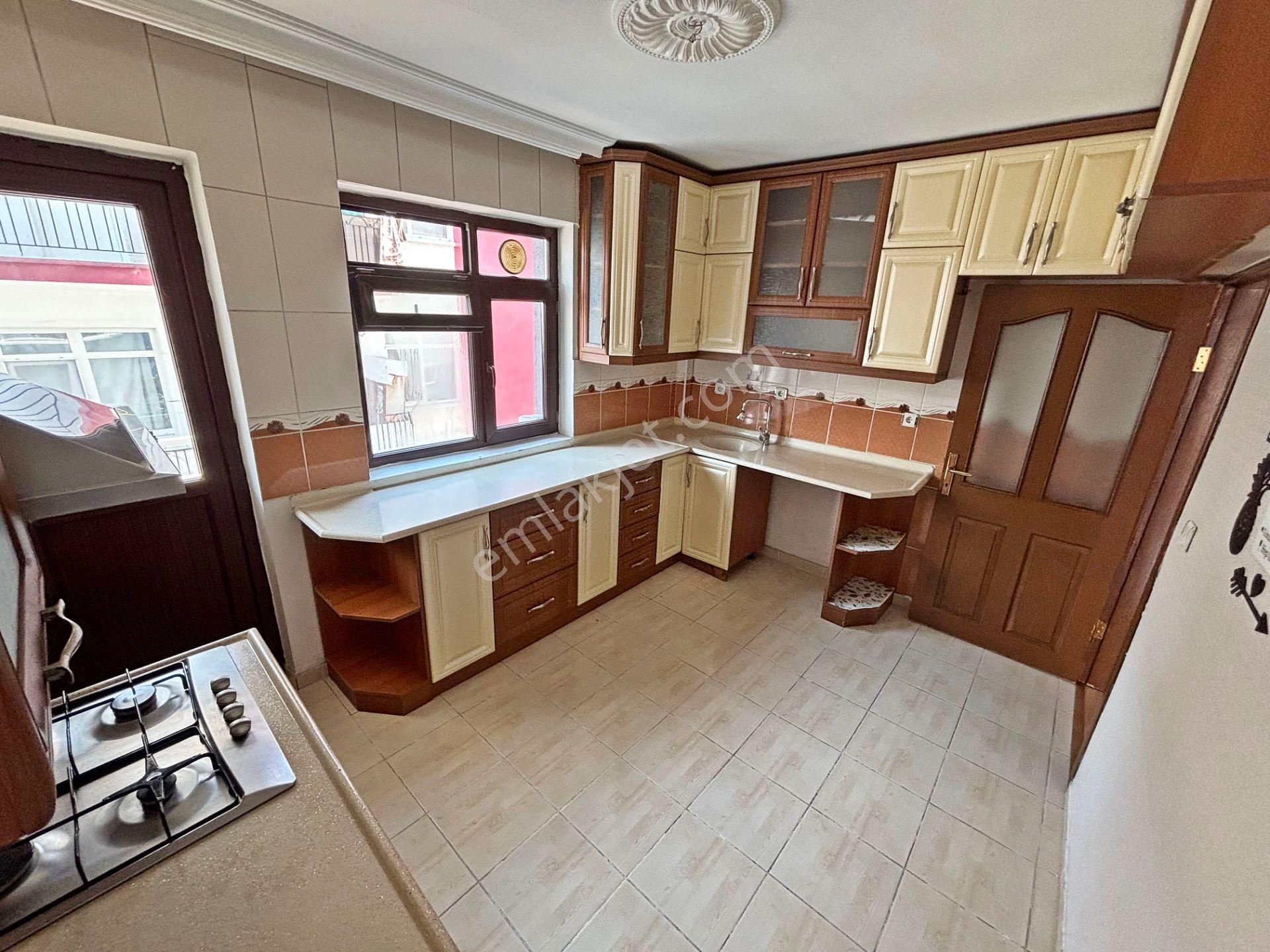 4+1 Katta Tek Daire 4. Kat Asansörlü Ana Cadde Yakını 2 Balkonlu - Görsel 6